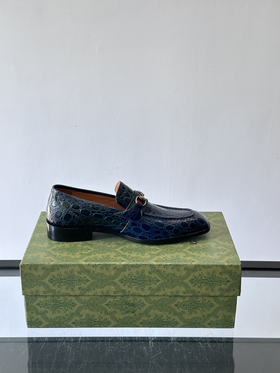 gucci 男士商务小皮鞋，上脚非常好看！精品商务休闲皮鞋💥💥真皮大底产品意大利进口牛皮制作🐂进口水染牛