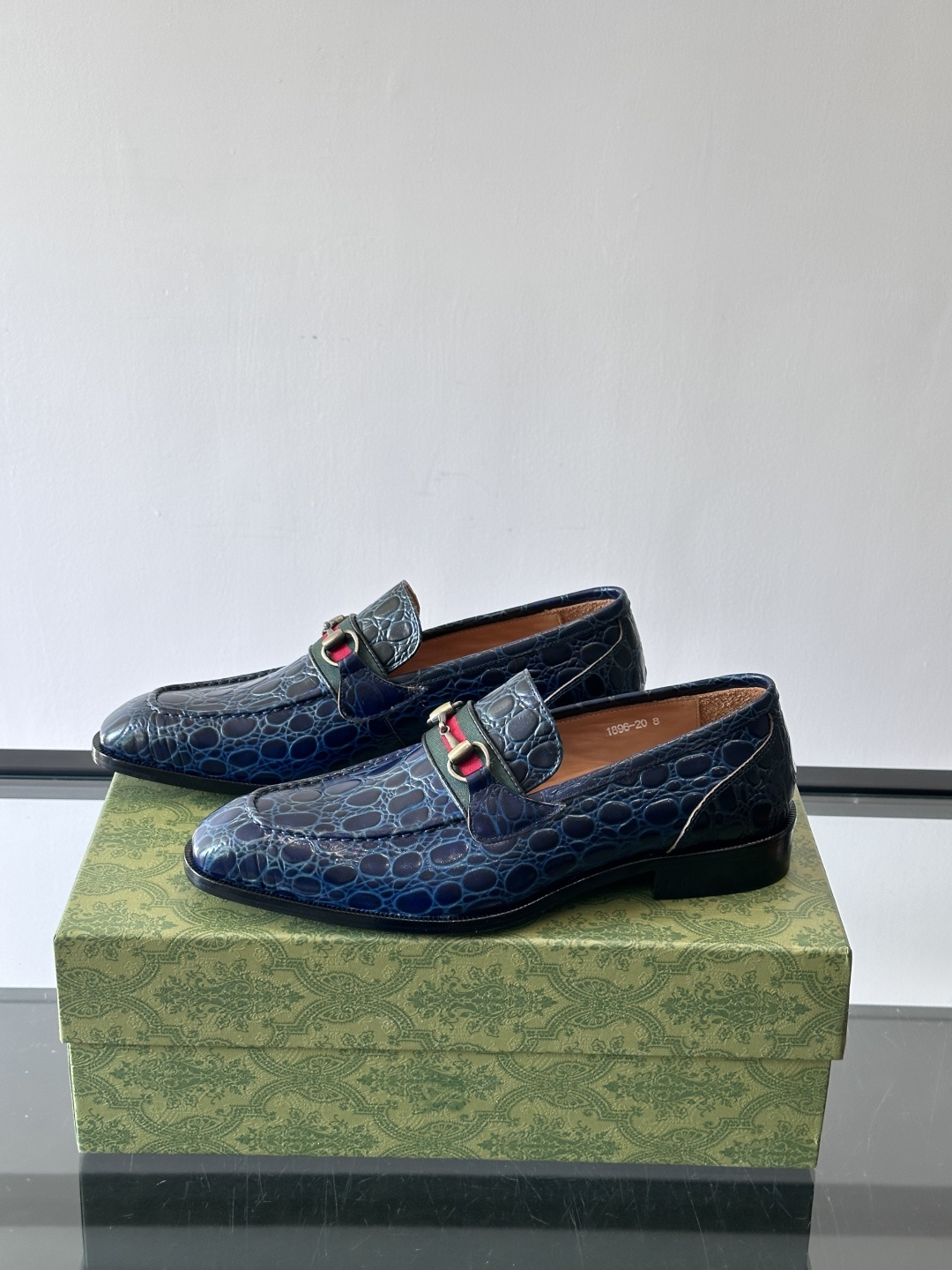 gucci 男士商务小皮鞋，上脚非常好看！精品商务休闲皮鞋💥💥真皮大底产品意大利进口牛皮制作🐂进口水染牛