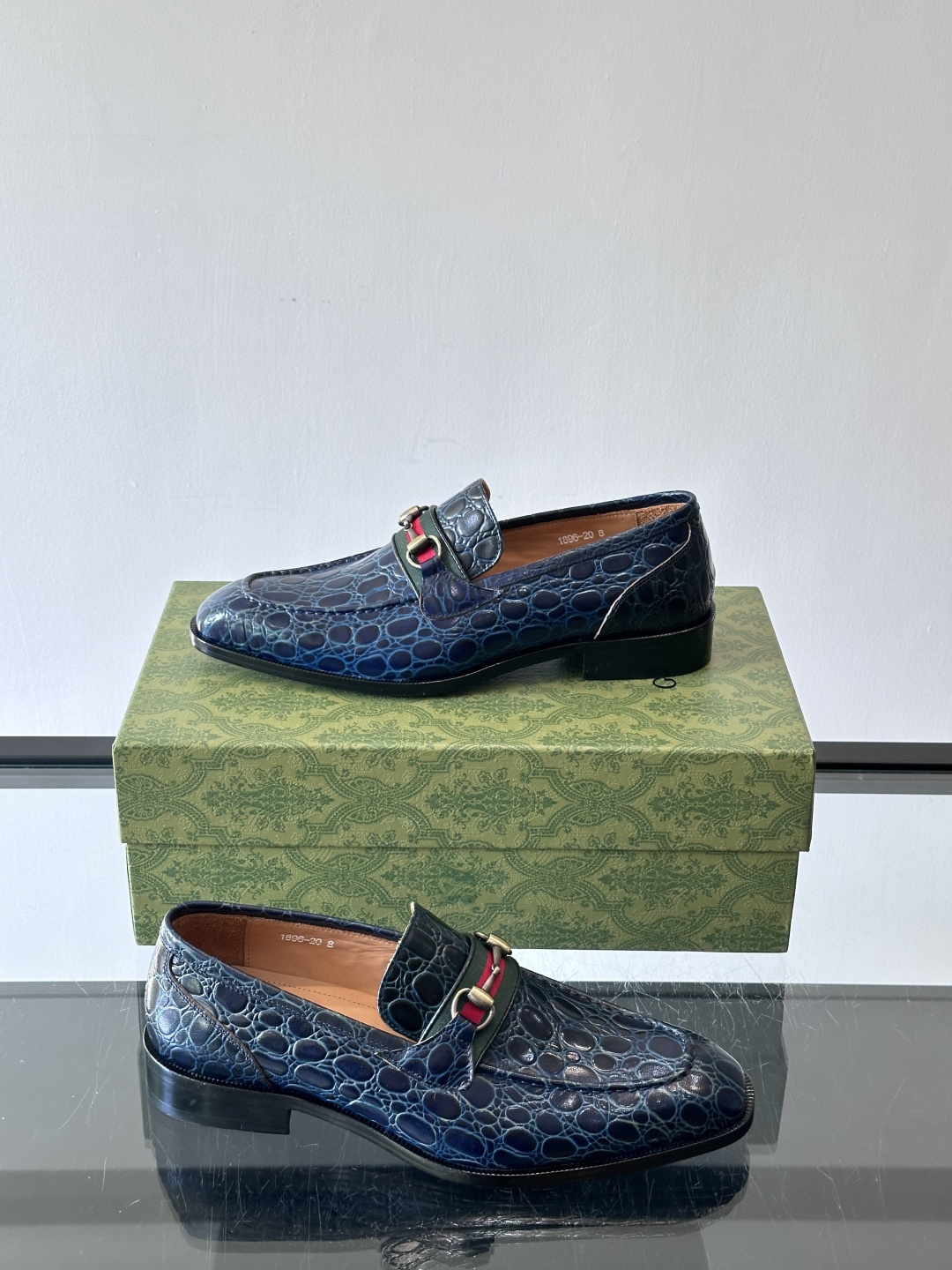 gucci 男士商务小皮鞋，上脚非常好看！精品商务休闲皮鞋💥💥真皮大底产品意大利进口牛皮制作🐂进口水染牛