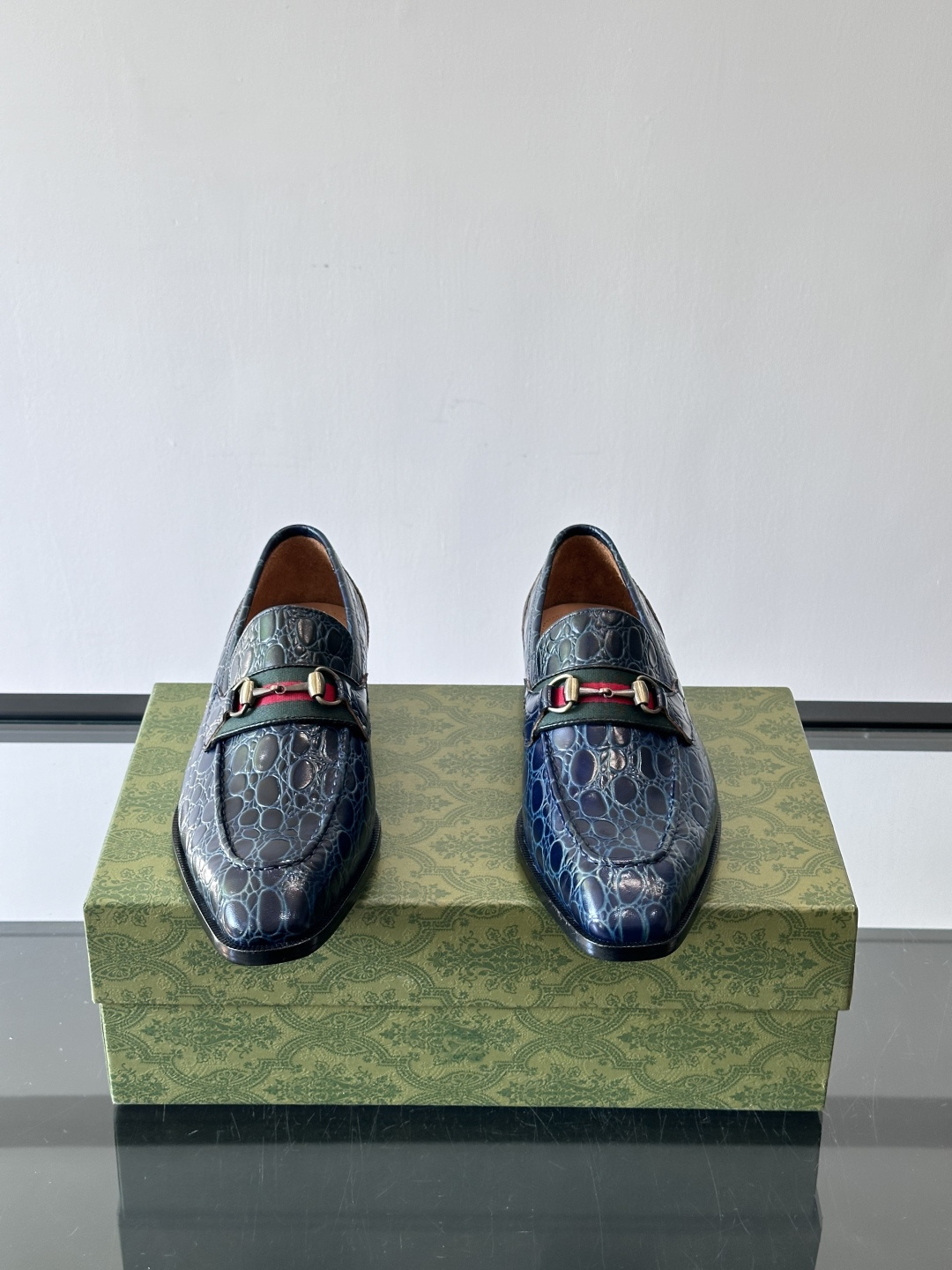 gucci 男士商务小皮鞋，上脚非常好看！精品商务休闲皮鞋💥💥真皮大底产品意大利进口牛皮制作🐂进口水染牛