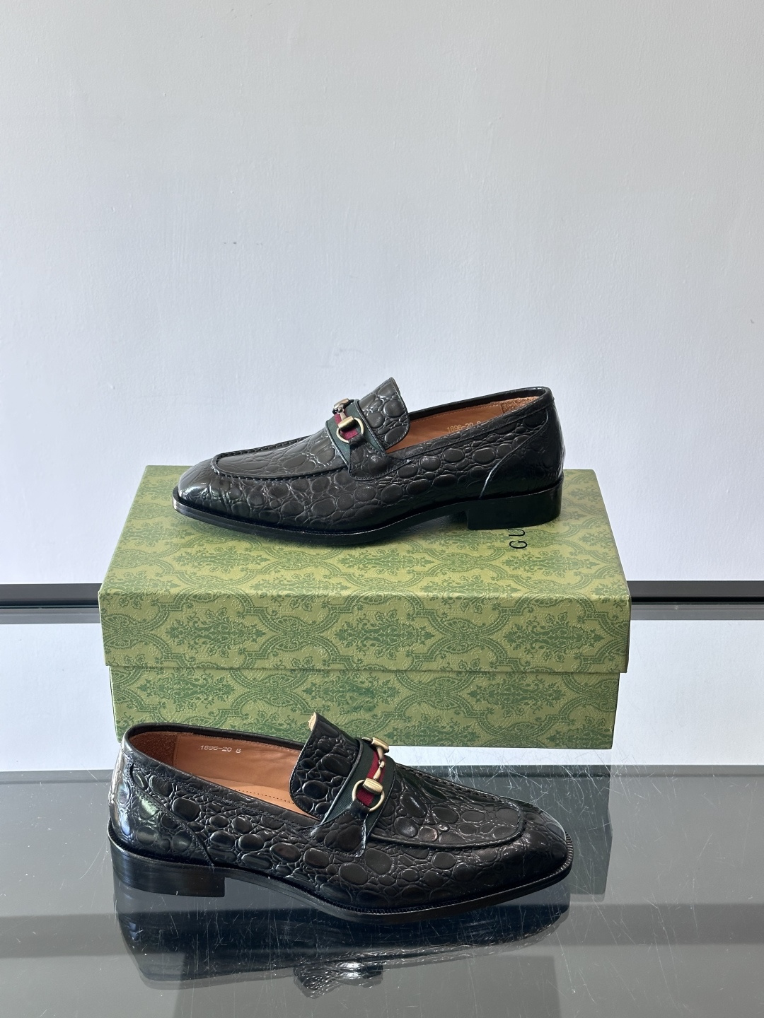 gucci 男士商务小皮鞋，上脚非常好看！精品商务休闲皮鞋💥💥真皮大底产品意大利进口牛皮制作🐂进口水染牛