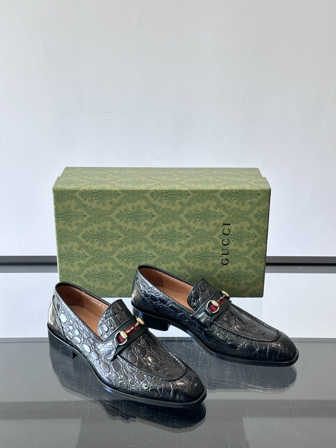 gucci 男士商务小皮鞋，上脚非常好看！精品商务休闲皮鞋💥💥真皮大底产品意大利进口牛皮制作🐂进口水染牛