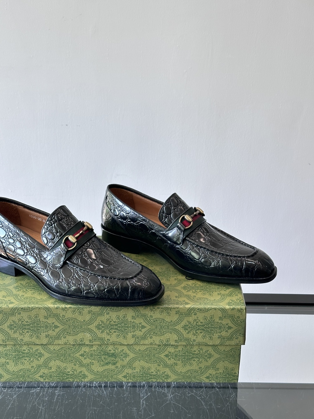 gucci 男士商务小皮鞋，上脚非常好看！精品商务休闲皮鞋💥💥真皮大底产品意大利进口牛皮制作🐂进口水染牛