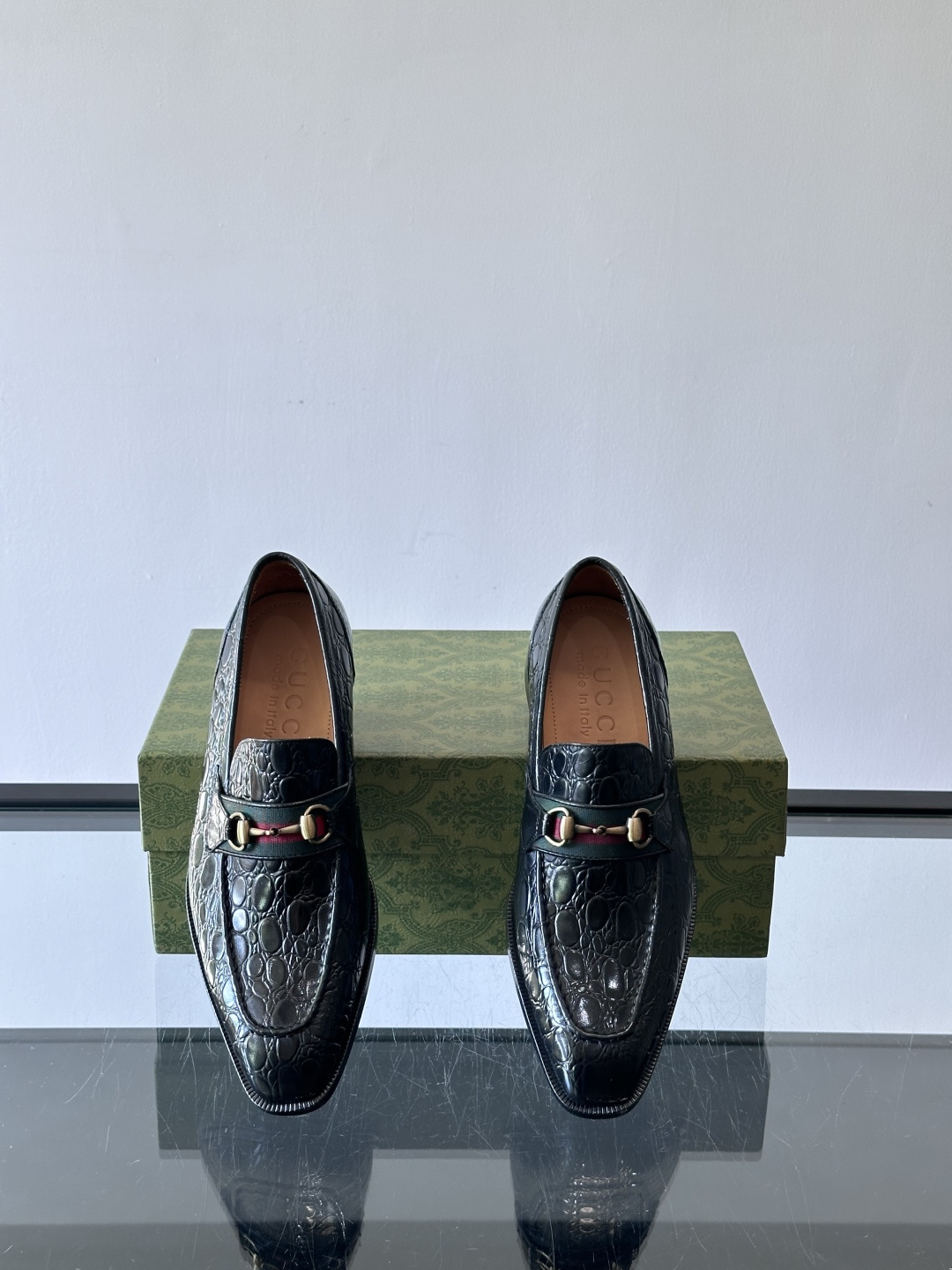 gucci 男士商务小皮鞋，上脚非常好看！精品商务休闲皮鞋💥💥真皮大底产品意大利进口牛皮制作🐂进口水染牛