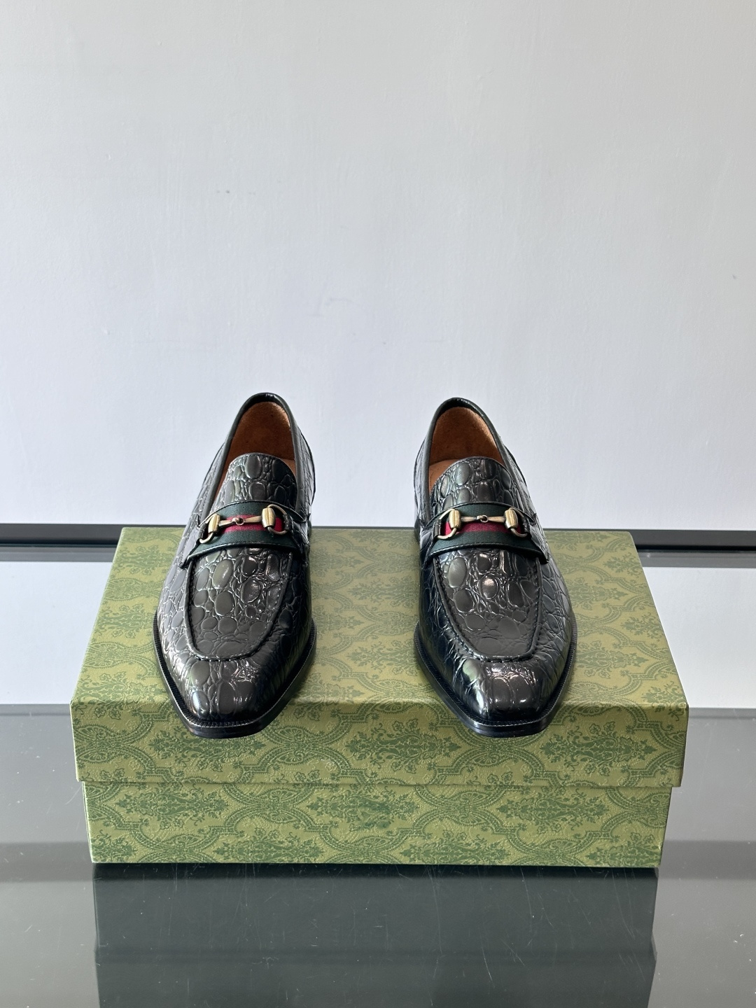 gucci 男士商务小皮鞋，上脚非常好看！精品商务休闲皮鞋💥💥真皮大底产品意大利进口牛皮制作🐂进口水染牛