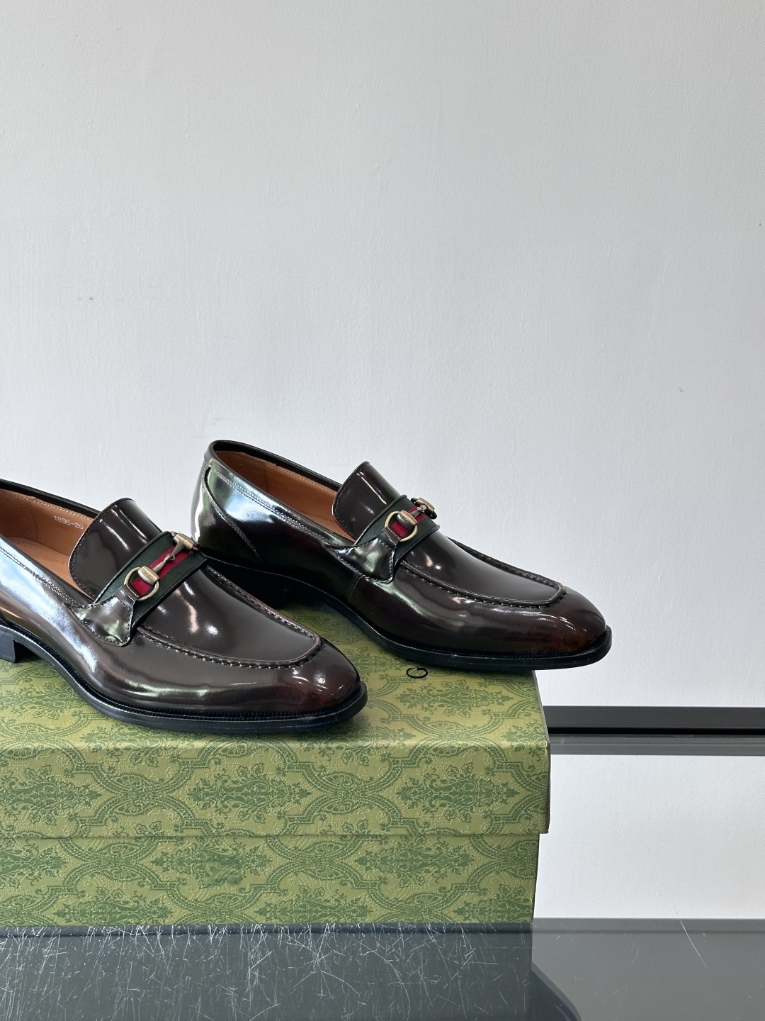 gucci 男士商务小皮鞋，上脚非常好看！精品商务休闲皮鞋💥💥真皮大底产品意大利进口牛皮制作🐂进口水染牛