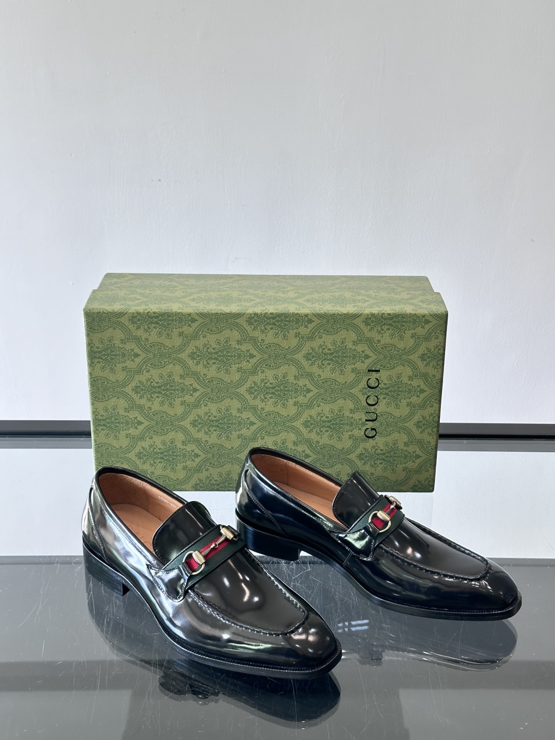 gucci 男士商务小皮鞋，上脚非常好看！精品商务休闲皮鞋💥💥真皮大底产品意大利进口牛皮制作🐂进口水染牛