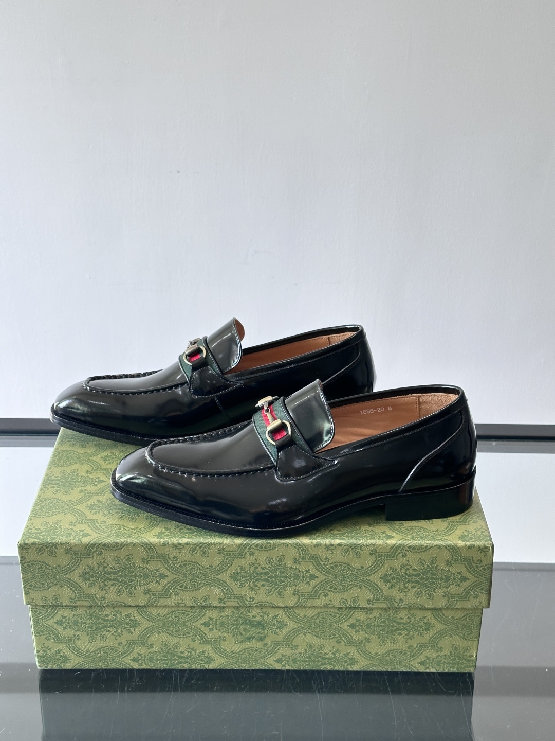 gucci 男士商务小皮鞋，上脚非常好看！精品商务休闲皮鞋💥💥真皮大底产品意大利进口牛皮制作🐂进口水染牛