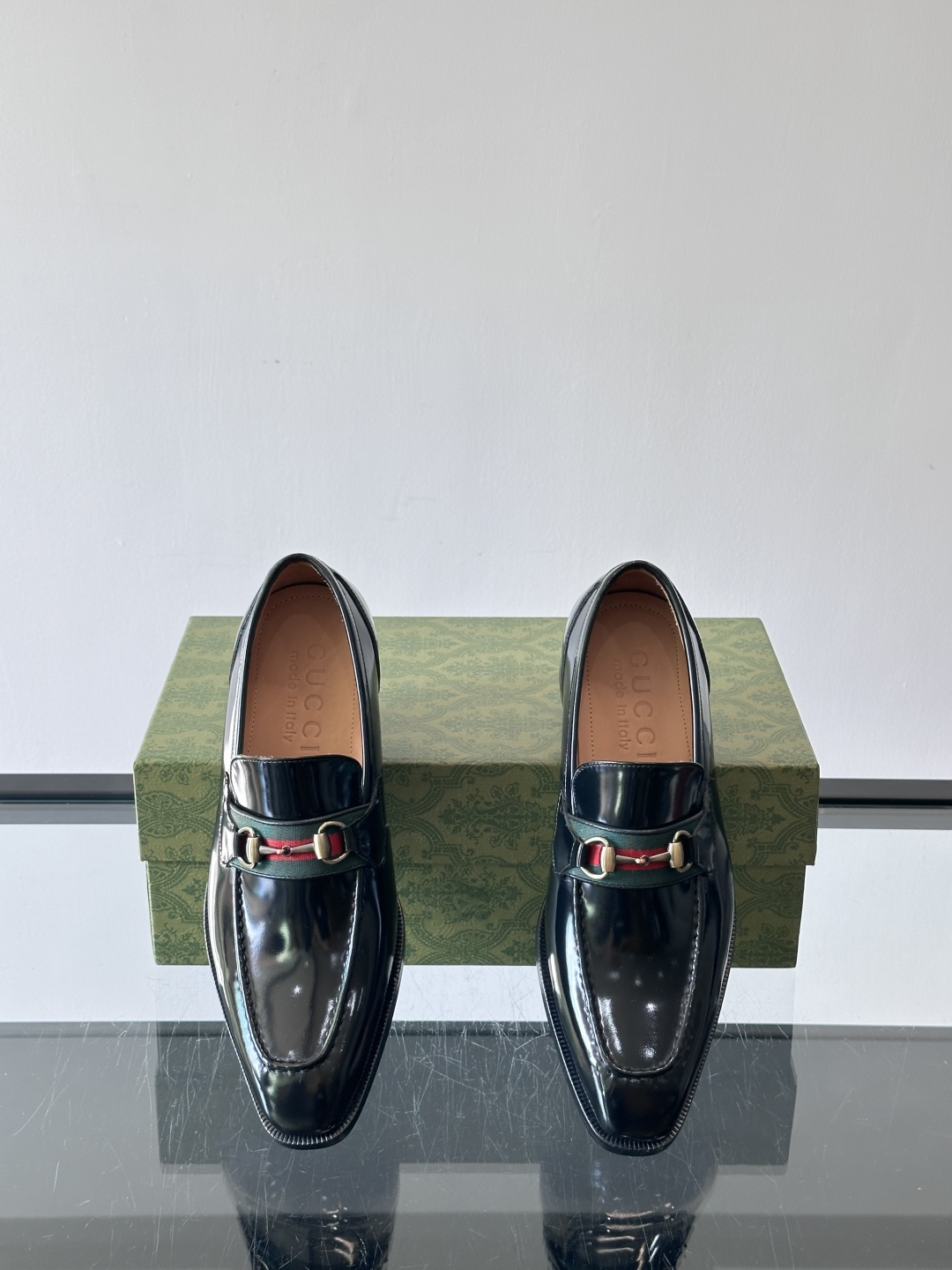 gucci 男士商务小皮鞋，上脚非常好看！精品商务休闲皮鞋💥💥真皮大底产品意大利进口牛皮制作🐂进口水染牛