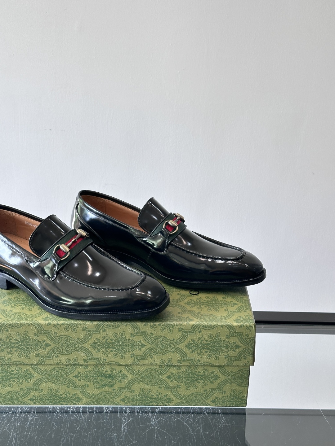 gucci 男士商务小皮鞋，上脚非常好看！精品商务休闲皮鞋💥💥真皮大底产品意大利进口牛皮制作🐂进口水染牛