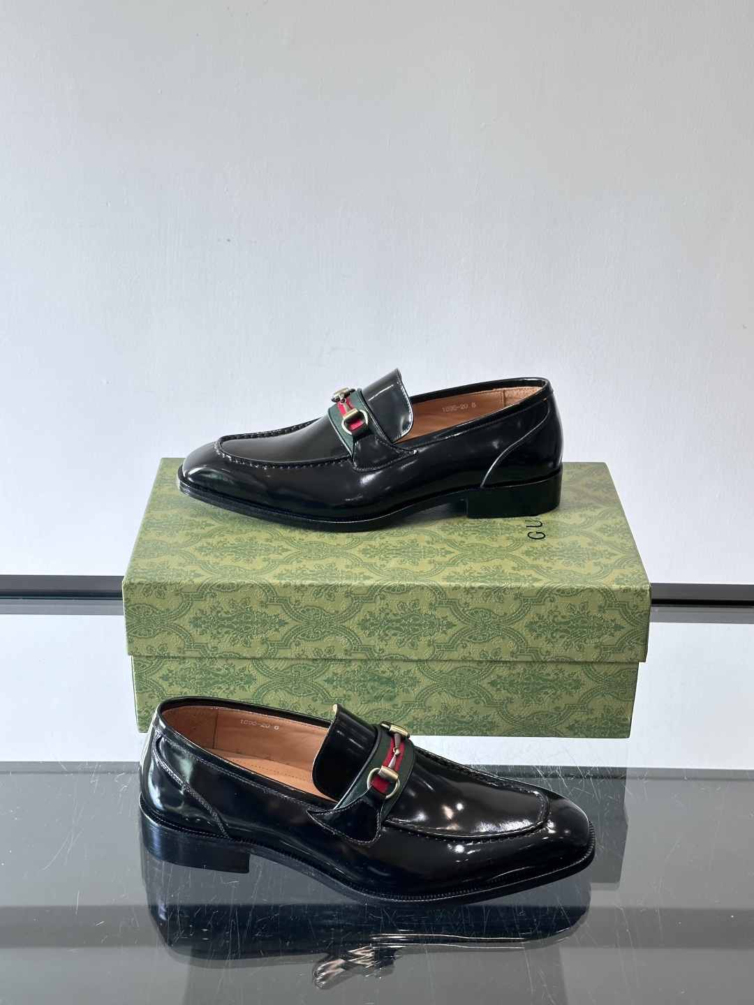 gucci 男士商务小皮鞋，上脚非常好看！精品商务休闲皮鞋💥💥真皮大底产品意大利进口牛皮制作🐂进口水染牛