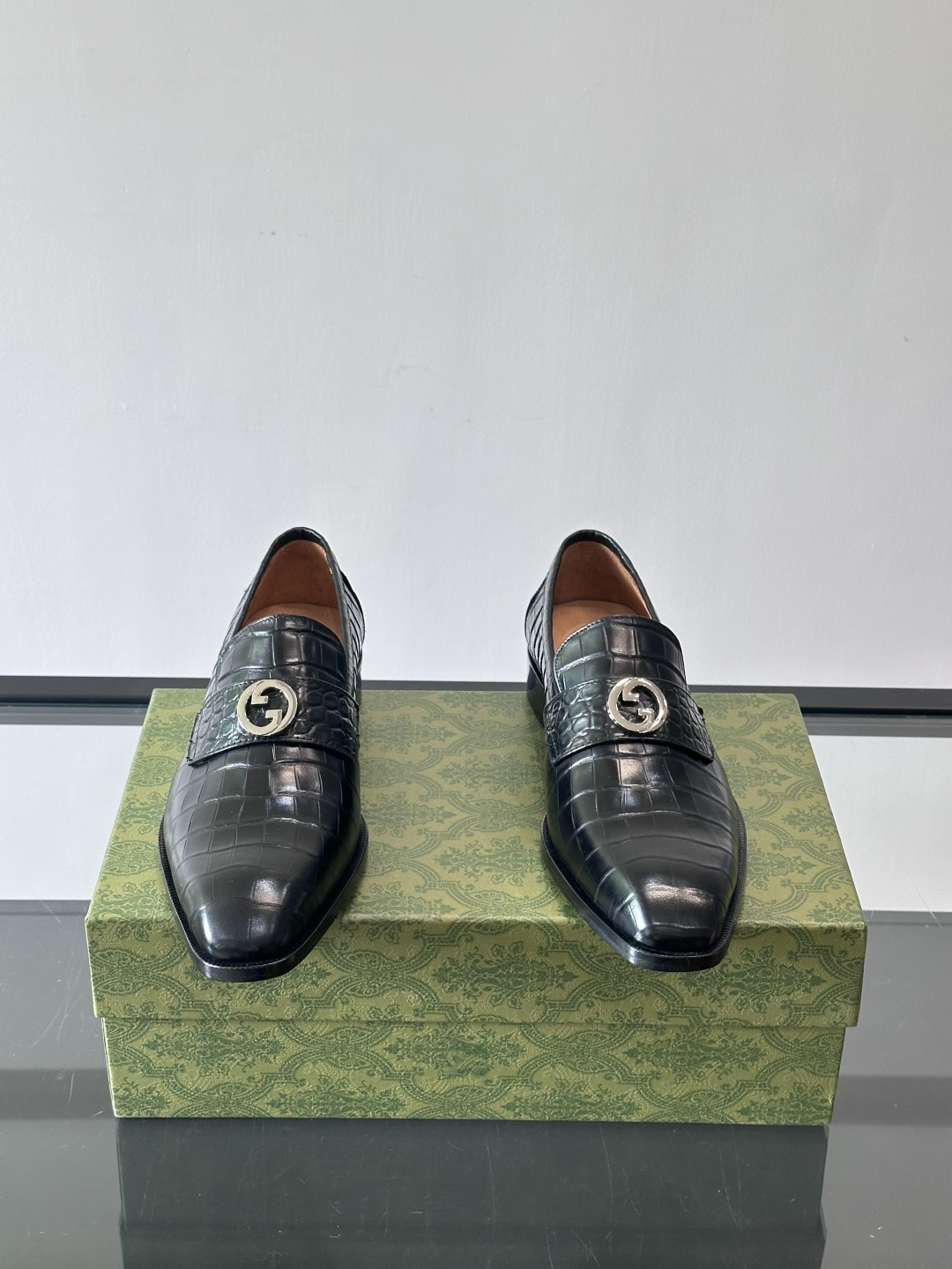 gucci 男士商务小皮鞋，上脚非常好看！精品商务休闲皮鞋💥💥真皮大底产品意大利进口牛皮制作🐂进口水染牛