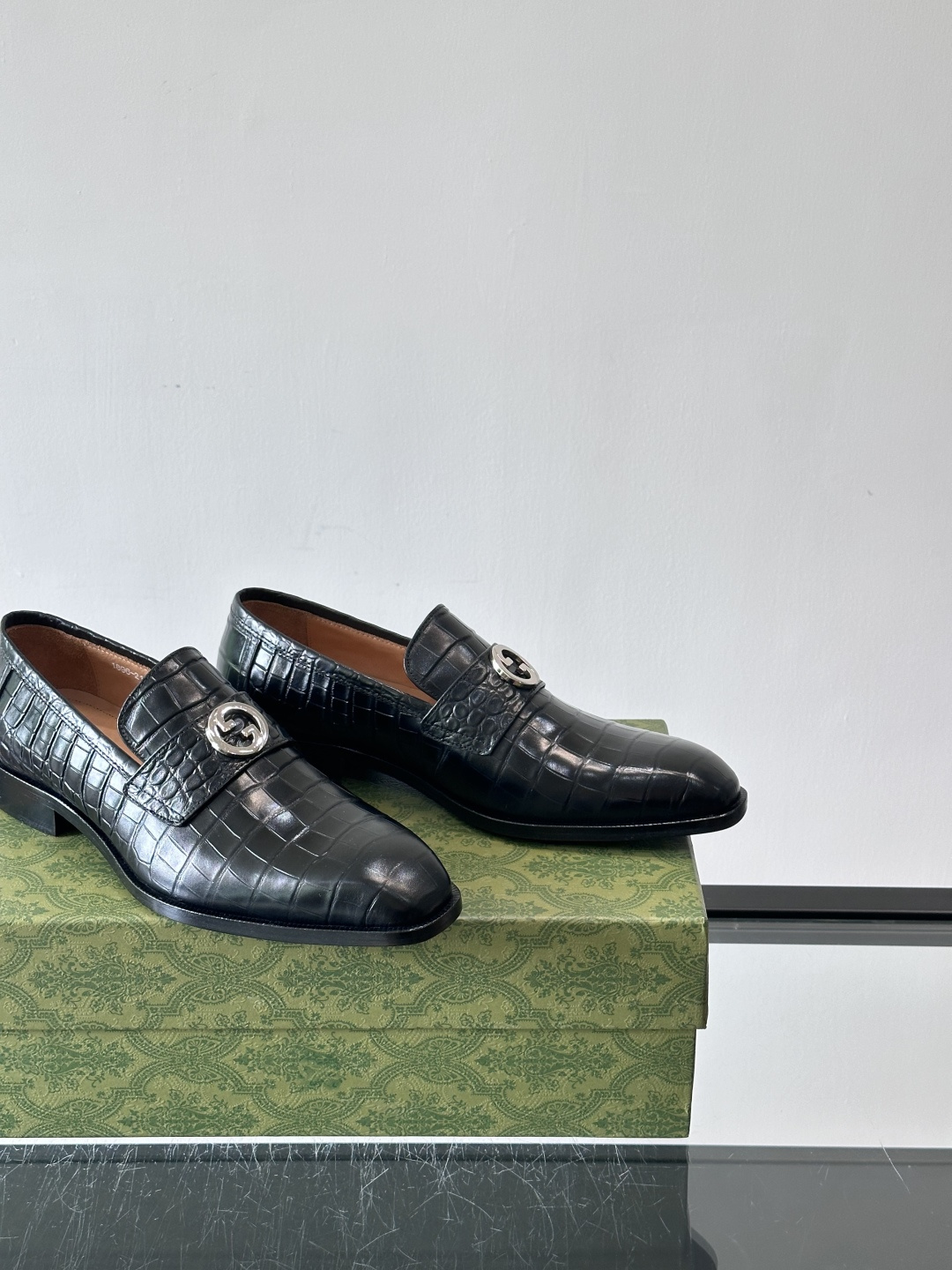 gucci 男士商务小皮鞋，上脚非常好看！精品商务休闲皮鞋💥💥真皮大底产品意大利进口牛皮制作🐂进口水染牛