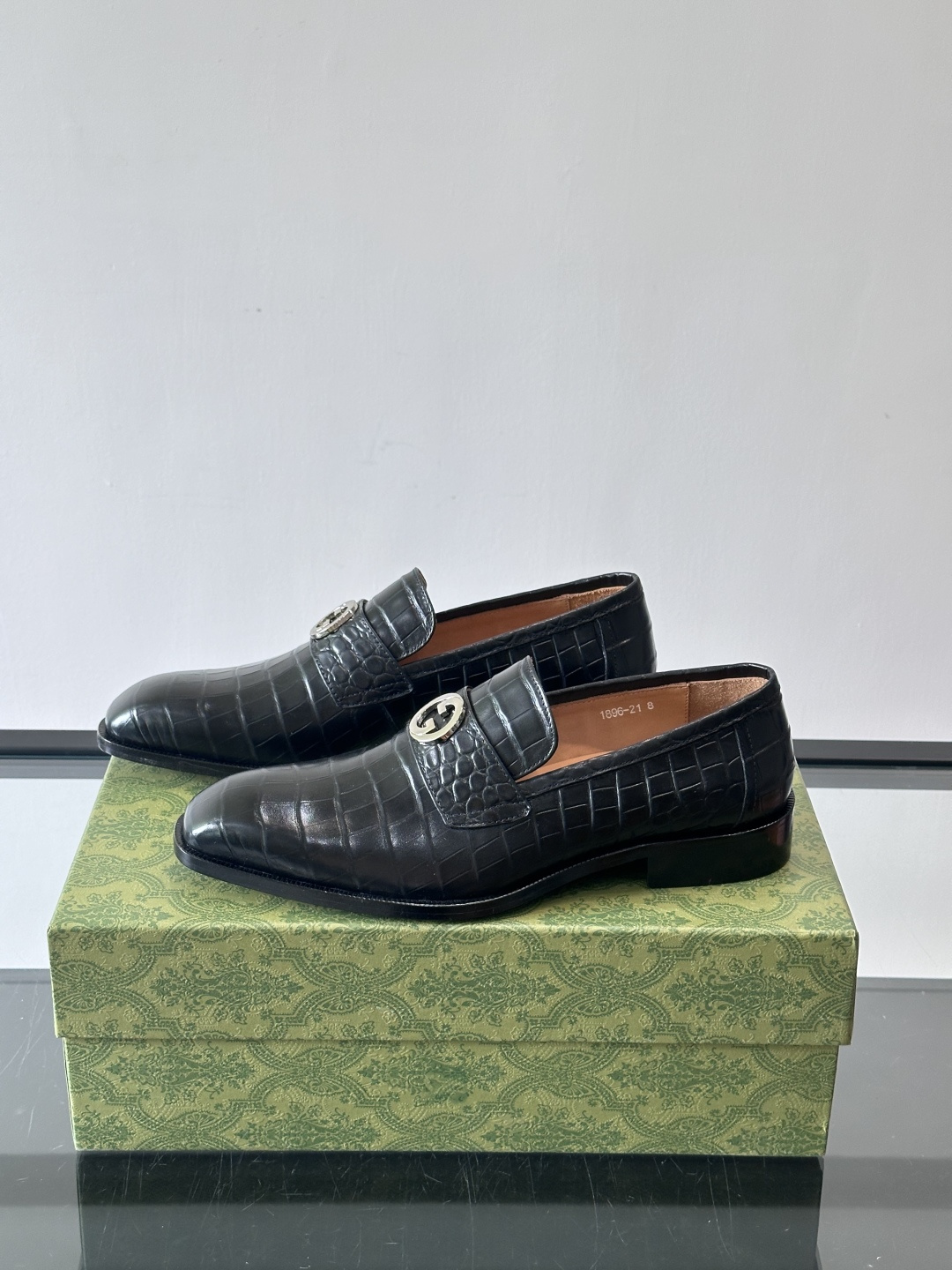 gucci 男士商务小皮鞋，上脚非常好看！精品商务休闲皮鞋💥💥真皮大底产品意大利进口牛皮制作🐂进口水染牛