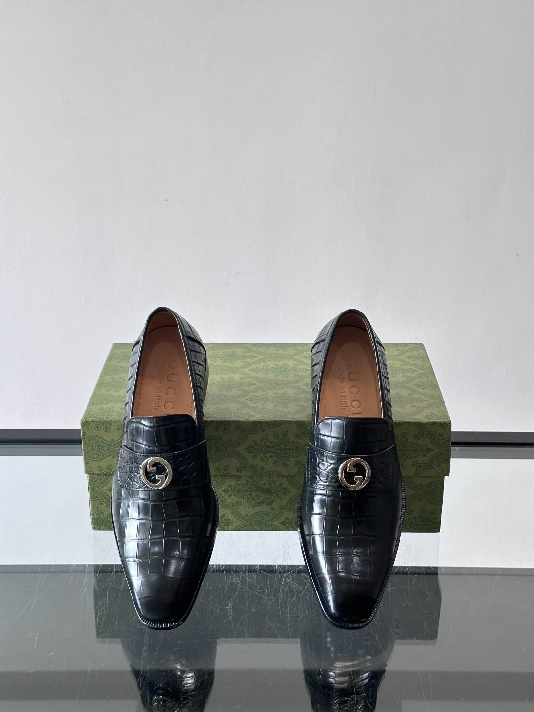 gucci 男士商务小皮鞋，上脚非常好看！精品商务休闲皮鞋💥💥真皮大底产品意大利进口牛皮制作🐂进口水染牛