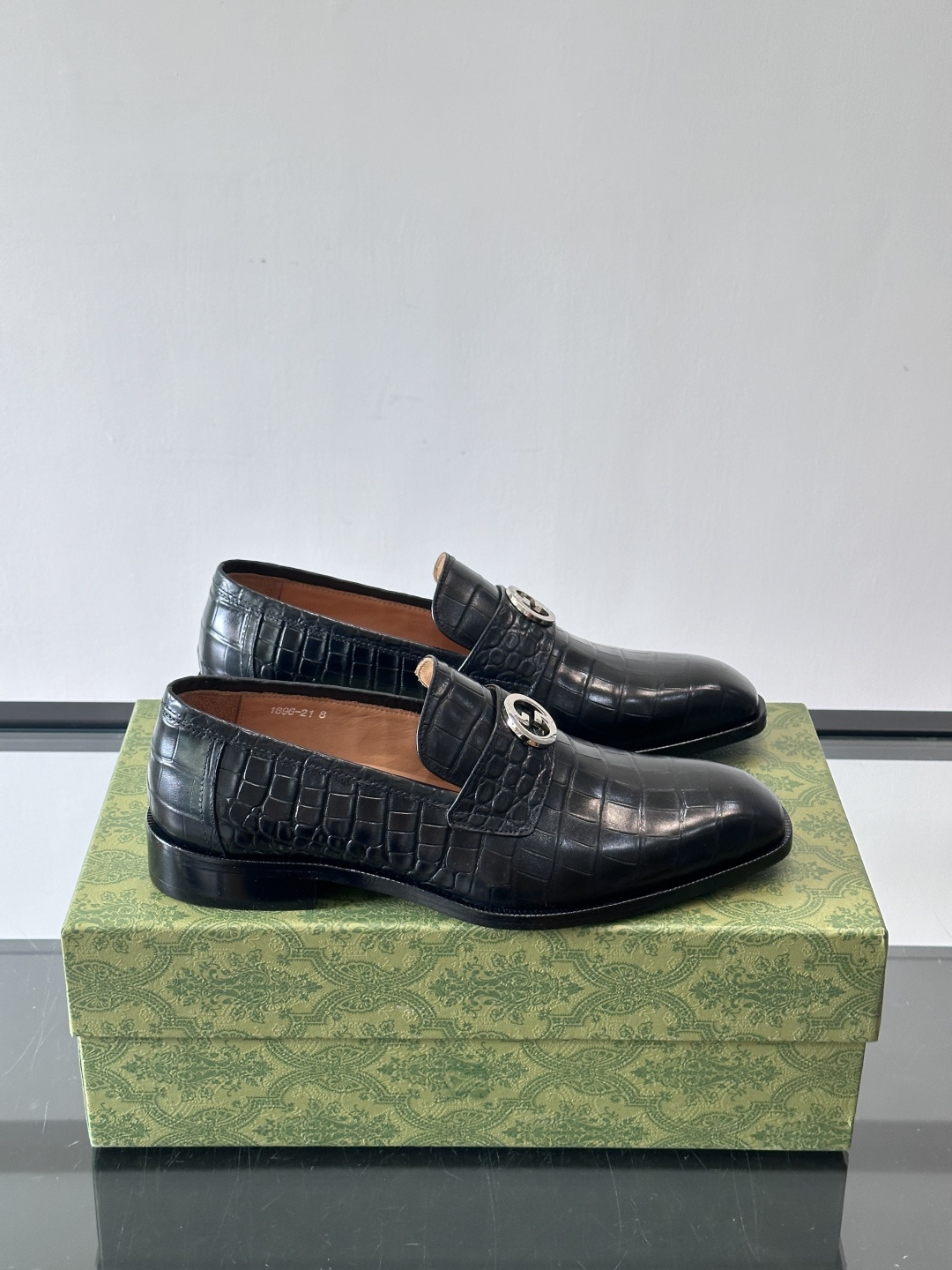 gucci 男士商务小皮鞋，上脚非常好看！精品商务休闲皮鞋💥💥真皮大底产品意大利进口牛皮制作🐂进口水染牛