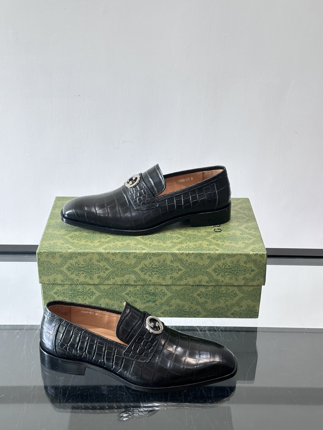 gucci 男士商务小皮鞋，上脚非常好看！精品商务休闲皮鞋💥💥真皮大底产品意大利进口牛皮制作🐂进口水染牛