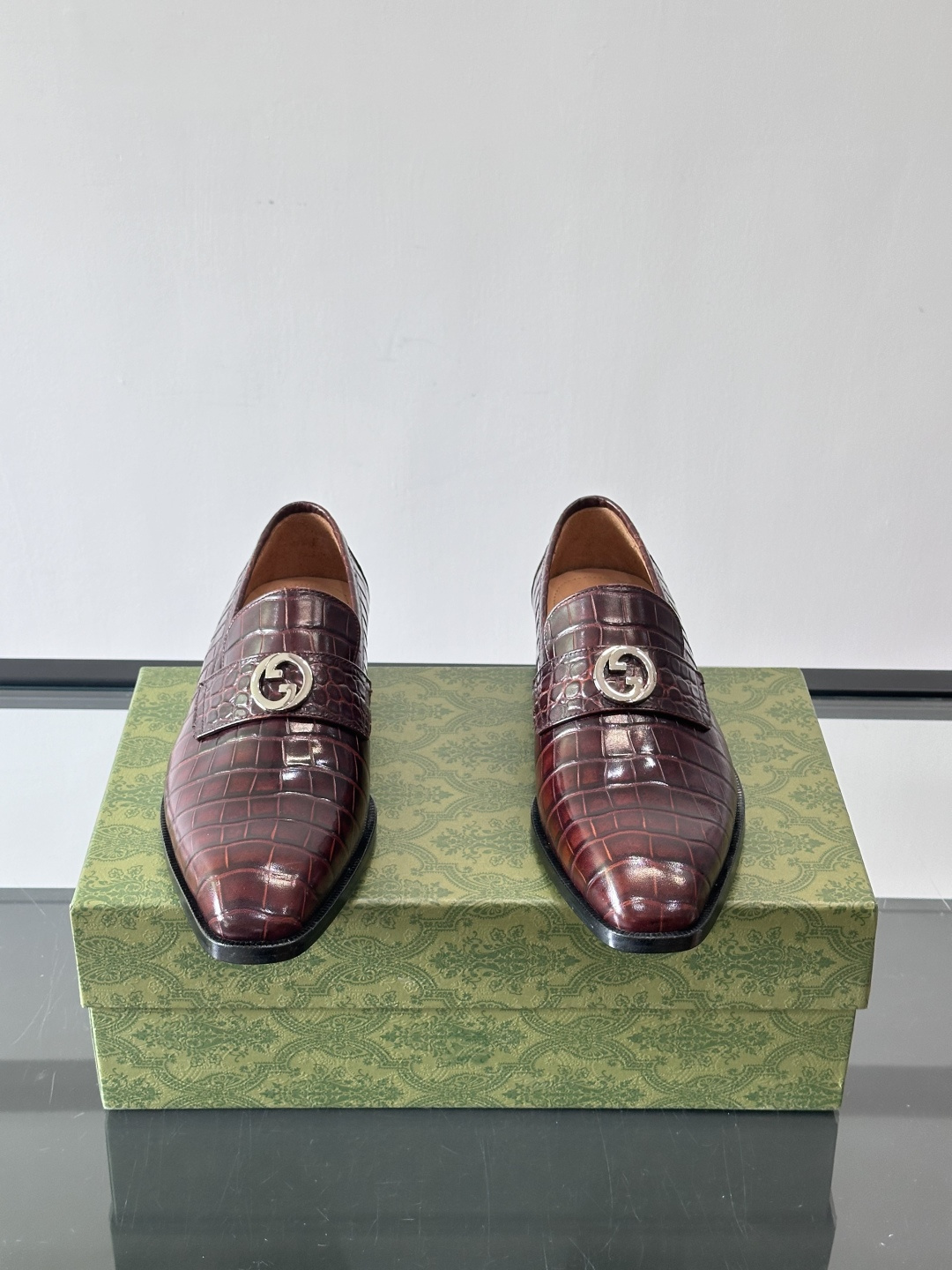 gucci 男士商务小皮鞋，上脚非常好看！精品商务休闲皮鞋💥💥真皮大底产品意大利进口牛皮制作🐂进口水染牛