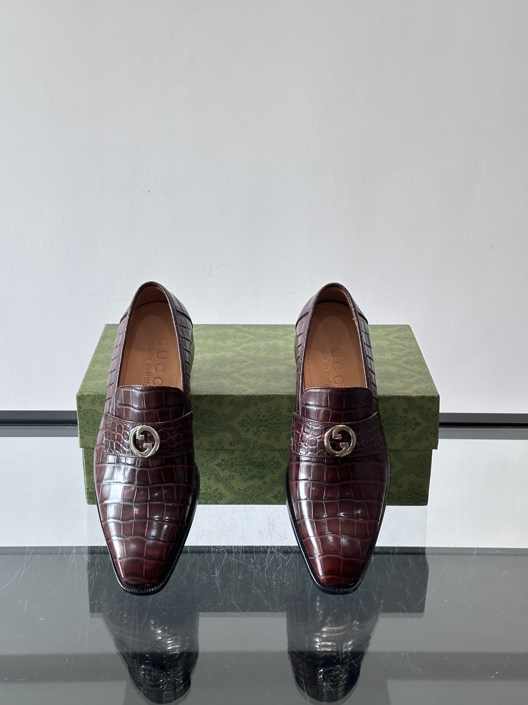 gucci 男士商务小皮鞋，上脚非常好看！精品商务休闲皮鞋💥💥真皮大底产品意大利进口牛皮制作🐂进口水染牛