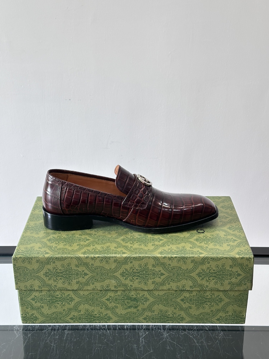 gucci 男士商务小皮鞋，上脚非常好看！精品商务休闲皮鞋💥💥真皮大底产品意大利进口牛皮制作🐂进口水染牛