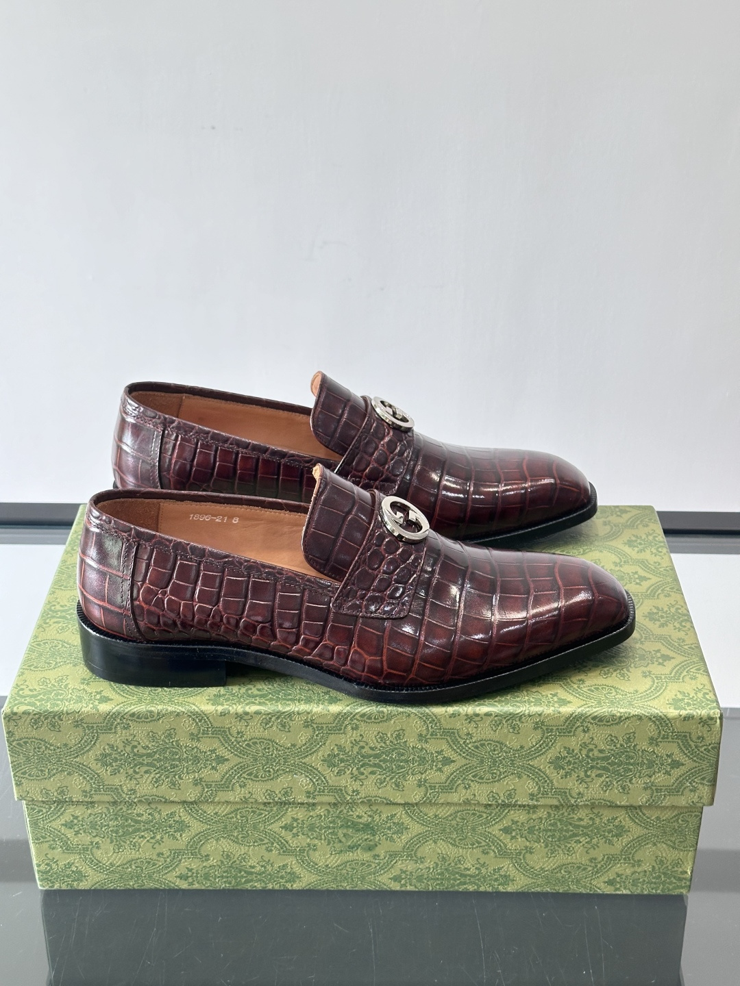 gucci 男士商务小皮鞋，上脚非常好看！精品商务休闲皮鞋💥💥真皮大底产品意大利进口牛皮制作🐂进口水染牛