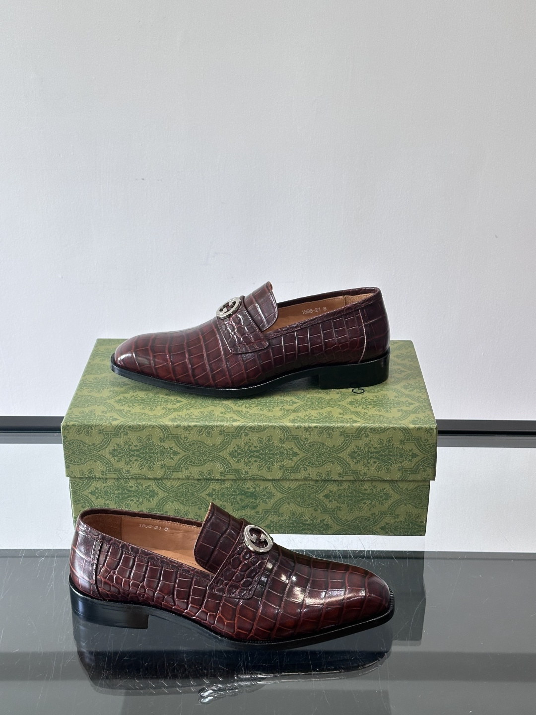 gucci 男士商务小皮鞋，上脚非常好看！精品商务休闲皮鞋💥💥真皮大底产品意大利进口牛皮制作🐂进口水染牛