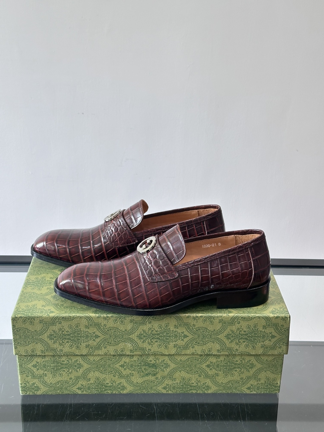 gucci 男士商务小皮鞋，上脚非常好看！精品商务休闲皮鞋💥💥真皮大底产品意大利进口牛皮制作🐂进口水染牛