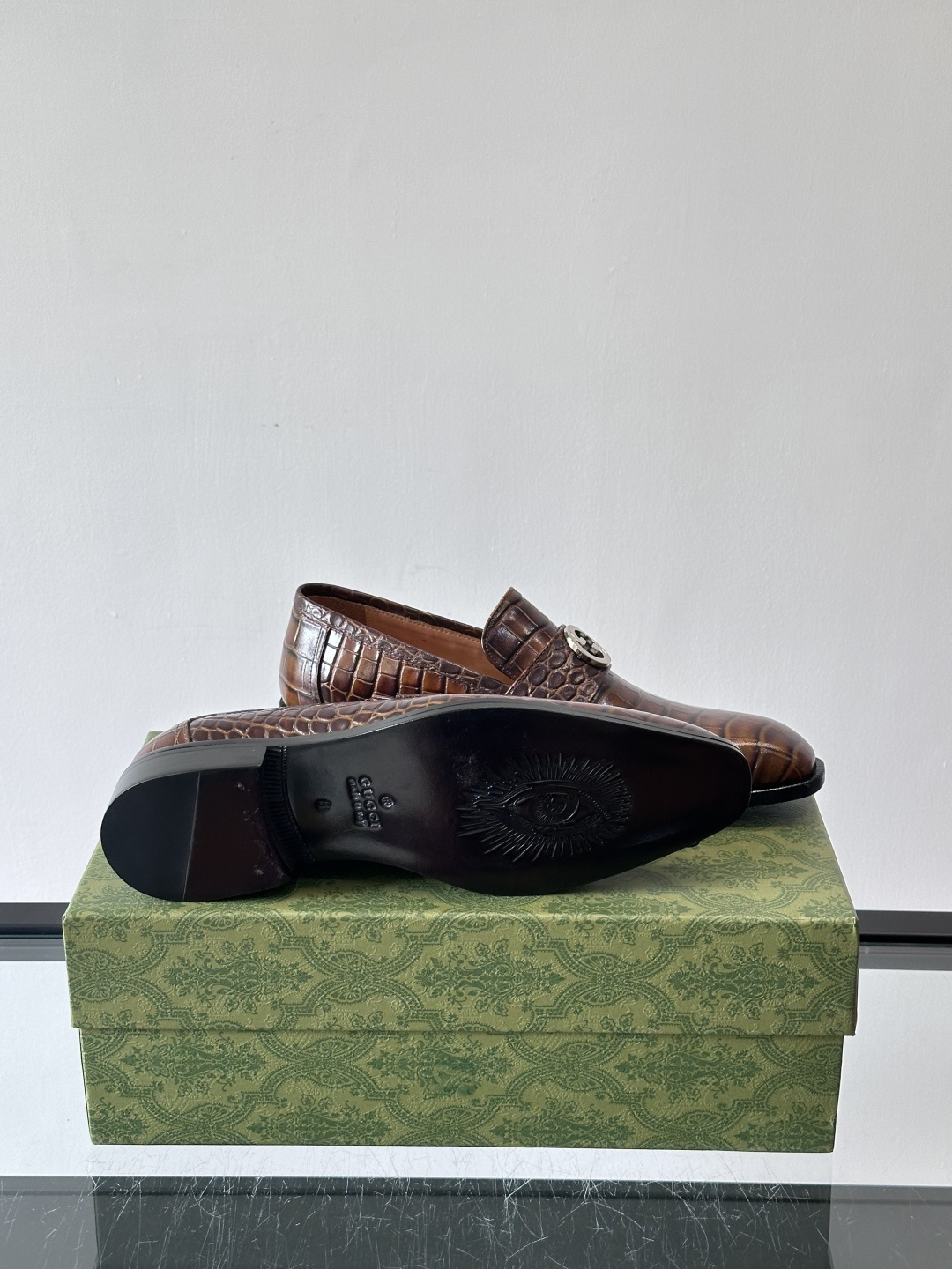 gucci 男士商务小皮鞋，上脚非常好看！精品商务休闲皮鞋💥💥真皮大底产品意大利进口牛皮制作🐂进口水染牛