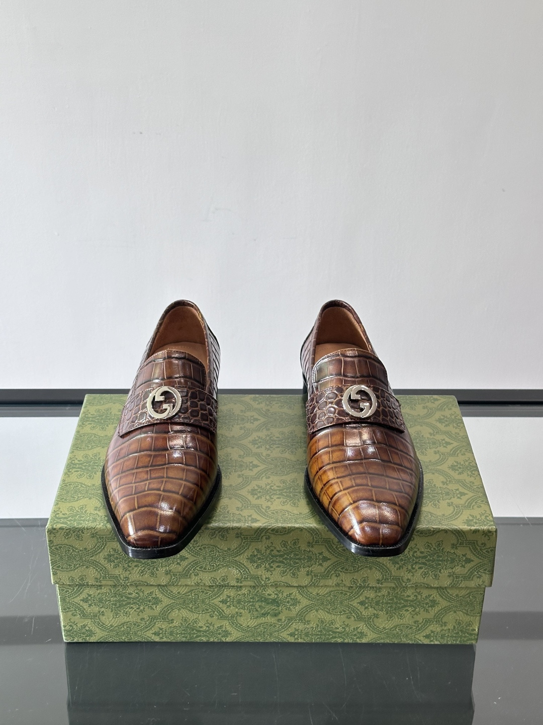 gucci 男士商务小皮鞋，上脚非常好看！精品商务休闲皮鞋💥💥真皮大底产品意大利进口牛皮制作🐂进口水染牛