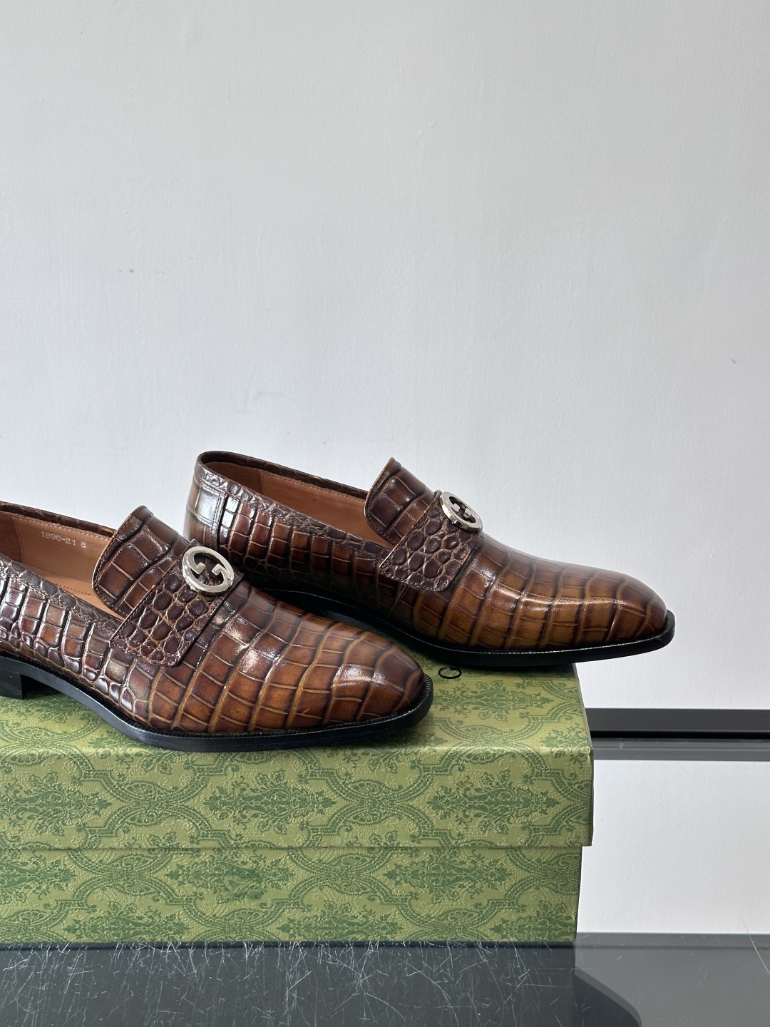 gucci 男士商务小皮鞋，上脚非常好看！精品商务休闲皮鞋💥💥真皮大底产品意大利进口牛皮制作🐂进口水染牛