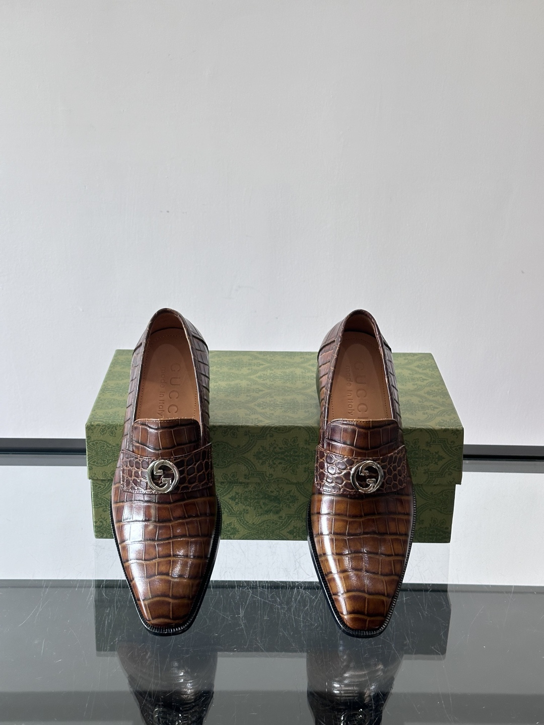 gucci 男士商务小皮鞋，上脚非常好看！精品商务休闲皮鞋💥💥真皮大底产品意大利进口牛皮制作🐂进口水染牛