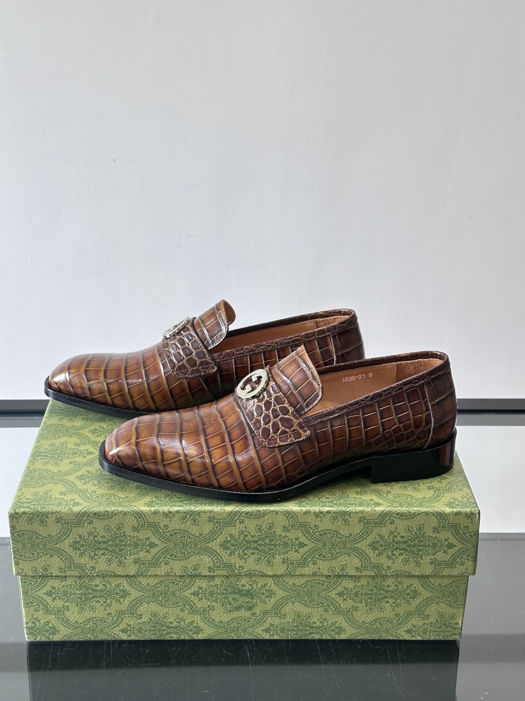 gucci 男士商务小皮鞋，上脚非常好看！精品商务休闲皮鞋💥💥真皮大底产品意大利进口牛皮制作🐂进口水染牛