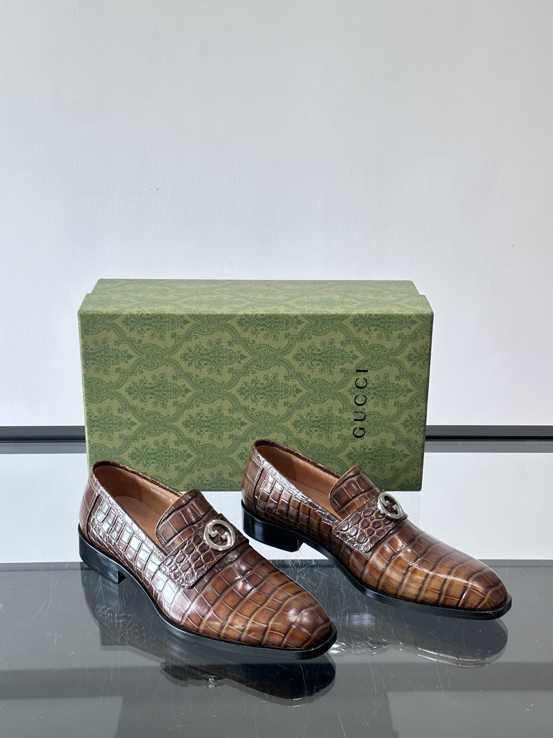 gucci 男士商务小皮鞋，上脚非常好看！精品商务休闲皮鞋💥💥真皮大底产品意大利进口牛皮制作🐂进口水染牛