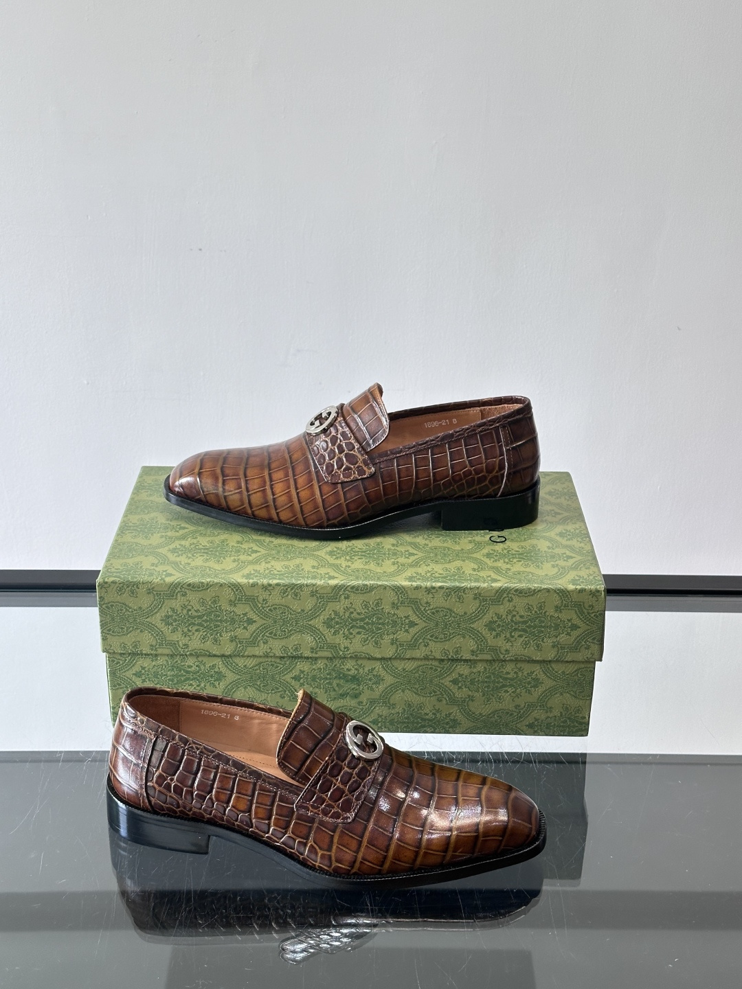 gucci 男士商务小皮鞋，上脚非常好看！精品商务休闲皮鞋💥💥真皮大底产品意大利进口牛皮制作🐂进口水染牛