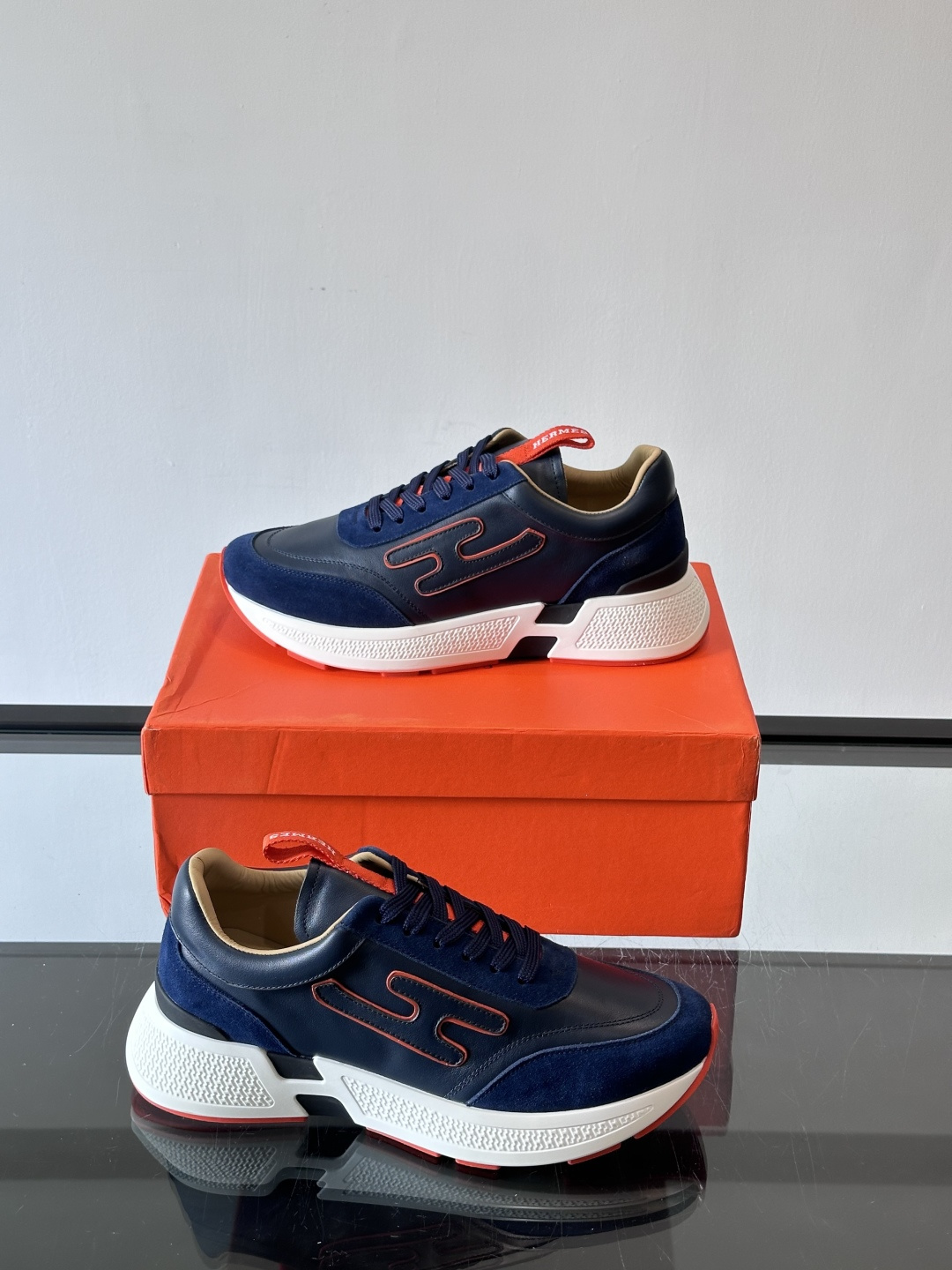 ◾️▫️H爱马仕运动鞋，鞋面小牛皮拼接打造，进口材质，质感十足，轻盈鞋底装饰撞色图案，打造百搭时尚风格。