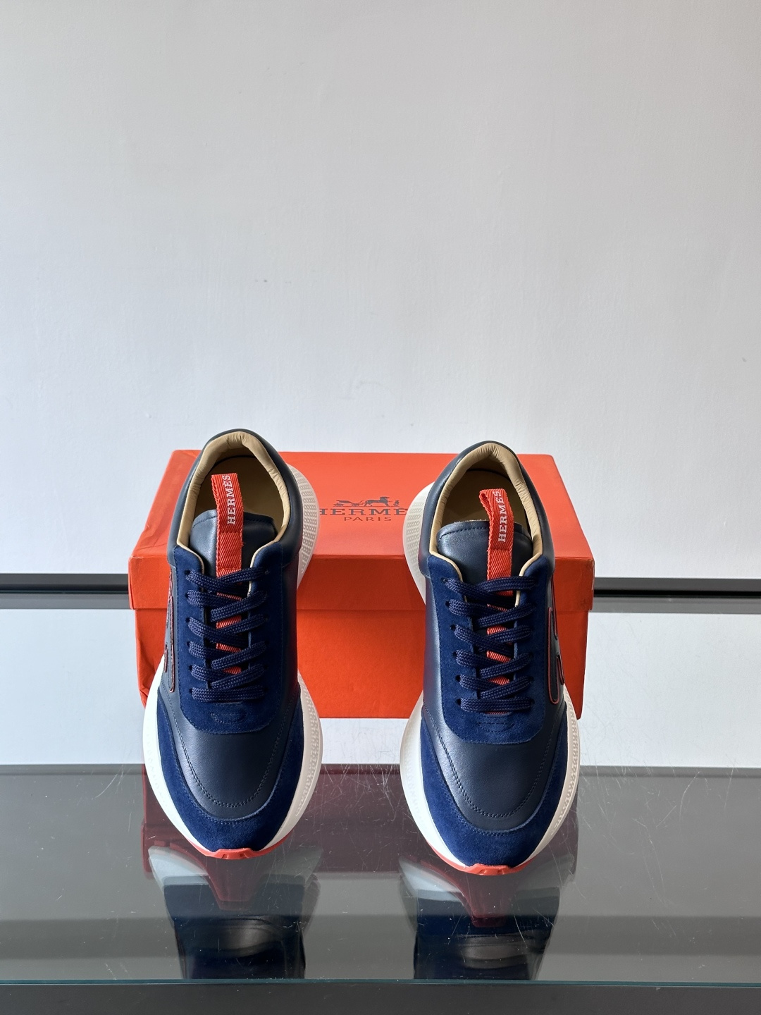 ◾️▫️H爱马仕运动鞋，鞋面小牛皮拼接打造，进口材质，质感十足，轻盈鞋底装饰撞色图案，打造百搭时尚风格。