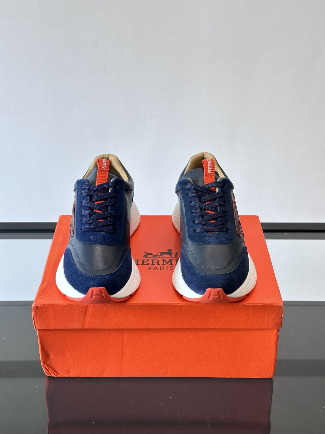 ◾️▫️H爱马仕运动鞋，鞋面小牛皮拼接打造，进口材质，质感十足，轻盈鞋底装饰撞色图案，打造百搭时尚风格。