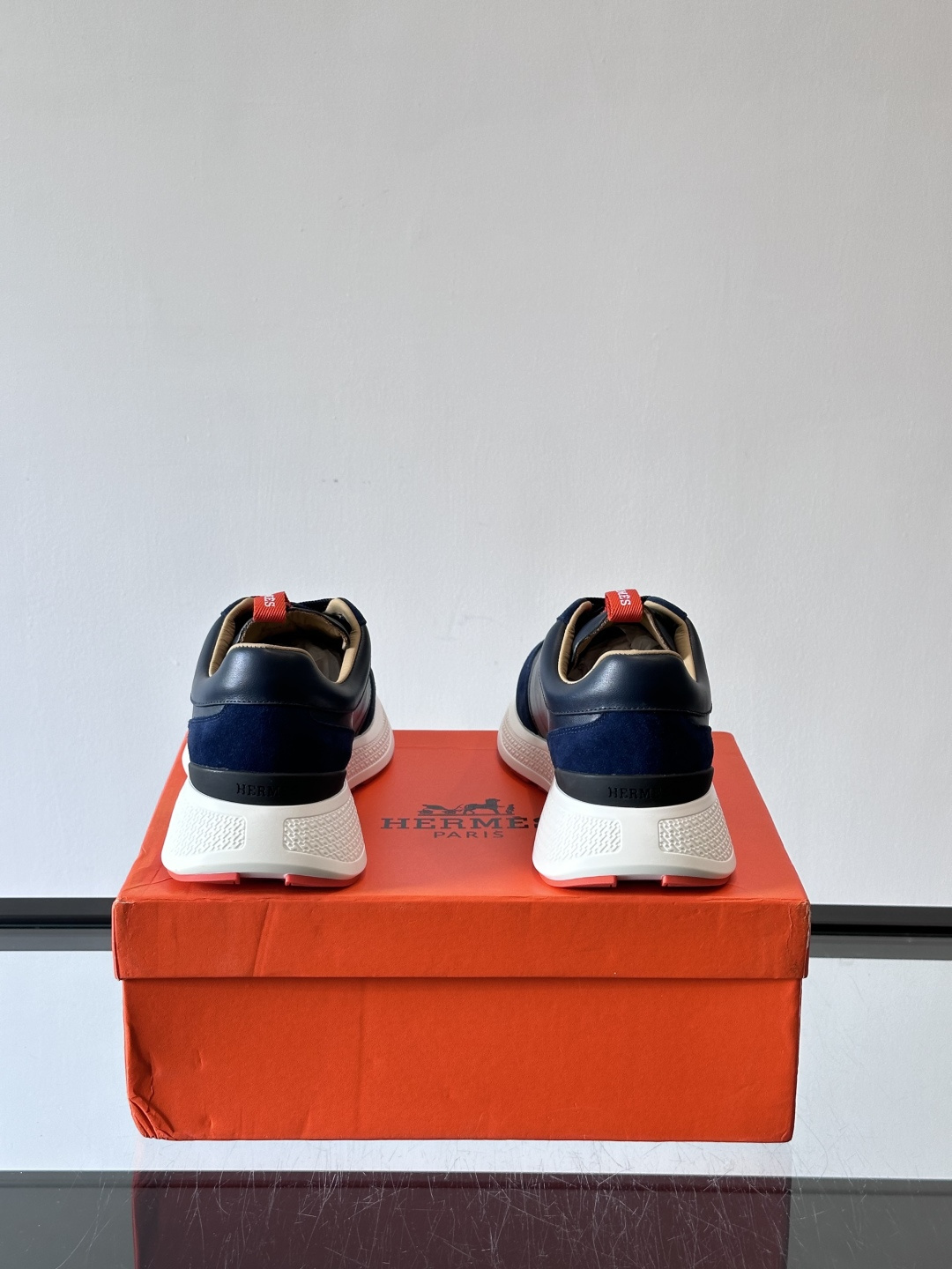 ◾️▫️H爱马仕运动鞋，鞋面小牛皮拼接打造，进口材质，质感十足，轻盈鞋底装饰撞色图案，打造百搭时尚风格。