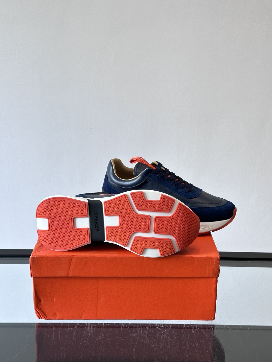 ◾️▫️H爱马仕运动鞋，鞋面小牛皮拼接打造，进口材质，质感十足，轻盈鞋底装饰撞色图案，打造百搭时尚风格。