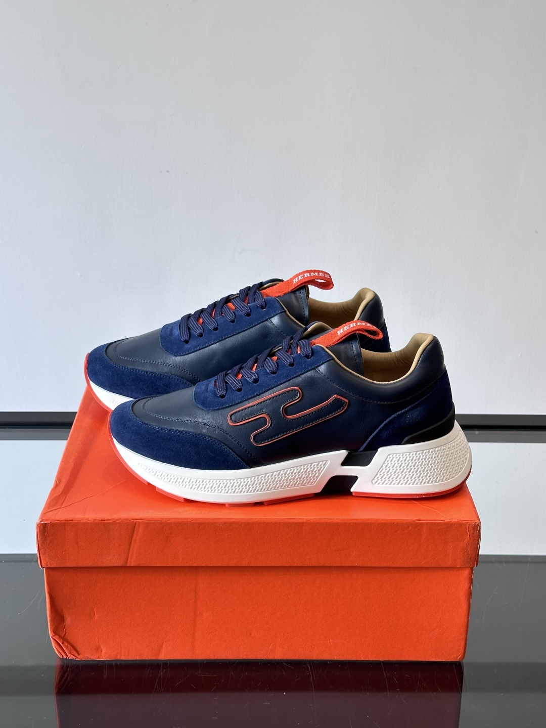 ◾️▫️H爱马仕运动鞋，鞋面小牛皮拼接打造，进口材质，质感十足，轻盈鞋底装饰撞色图案，打造百搭时尚风格。