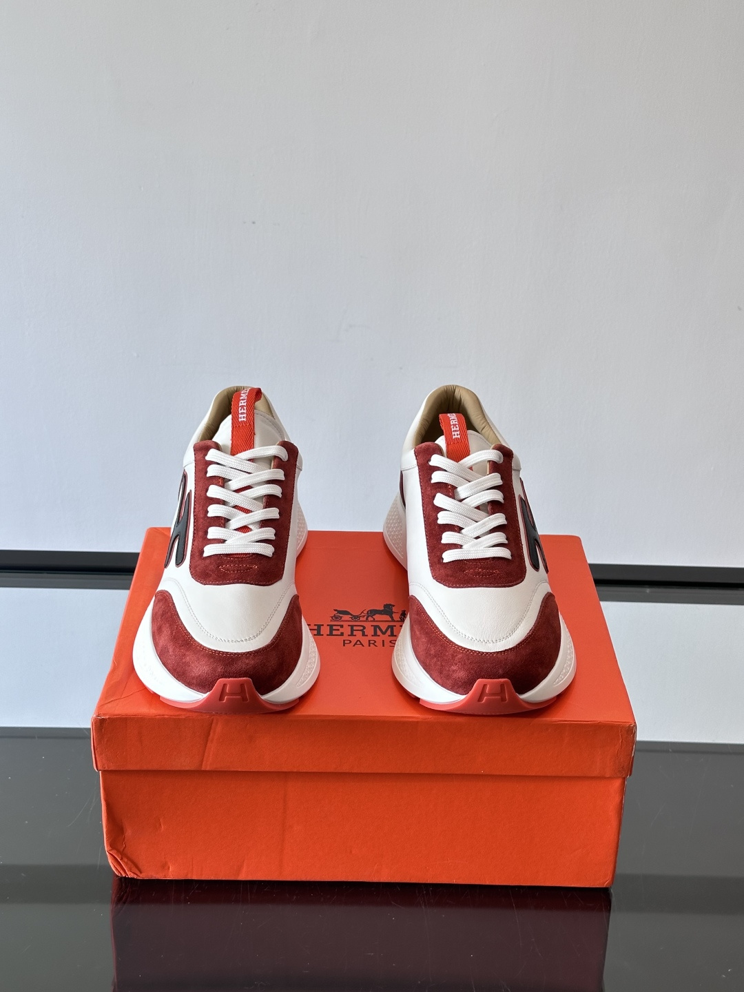 ◾️▫️H爱马仕运动鞋，鞋面小牛皮拼接打造，进口材质，质感十足，轻盈鞋底装饰撞色图案，打造百搭时尚风格。