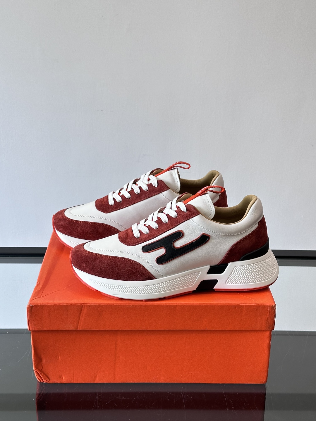 ◾️▫️H爱马仕运动鞋，鞋面小牛皮拼接打造，进口材质，质感十足，轻盈鞋底装饰撞色图案，打造百搭时尚风格。