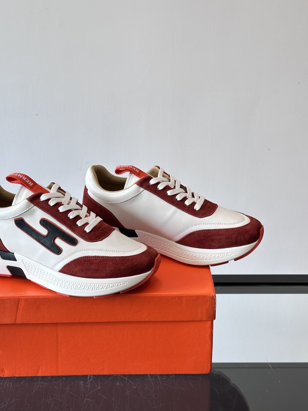 ◾️▫️H爱马仕运动鞋，鞋面小牛皮拼接打造，进口材质，质感十足，轻盈鞋底装饰撞色图案，打造百搭时尚风格。