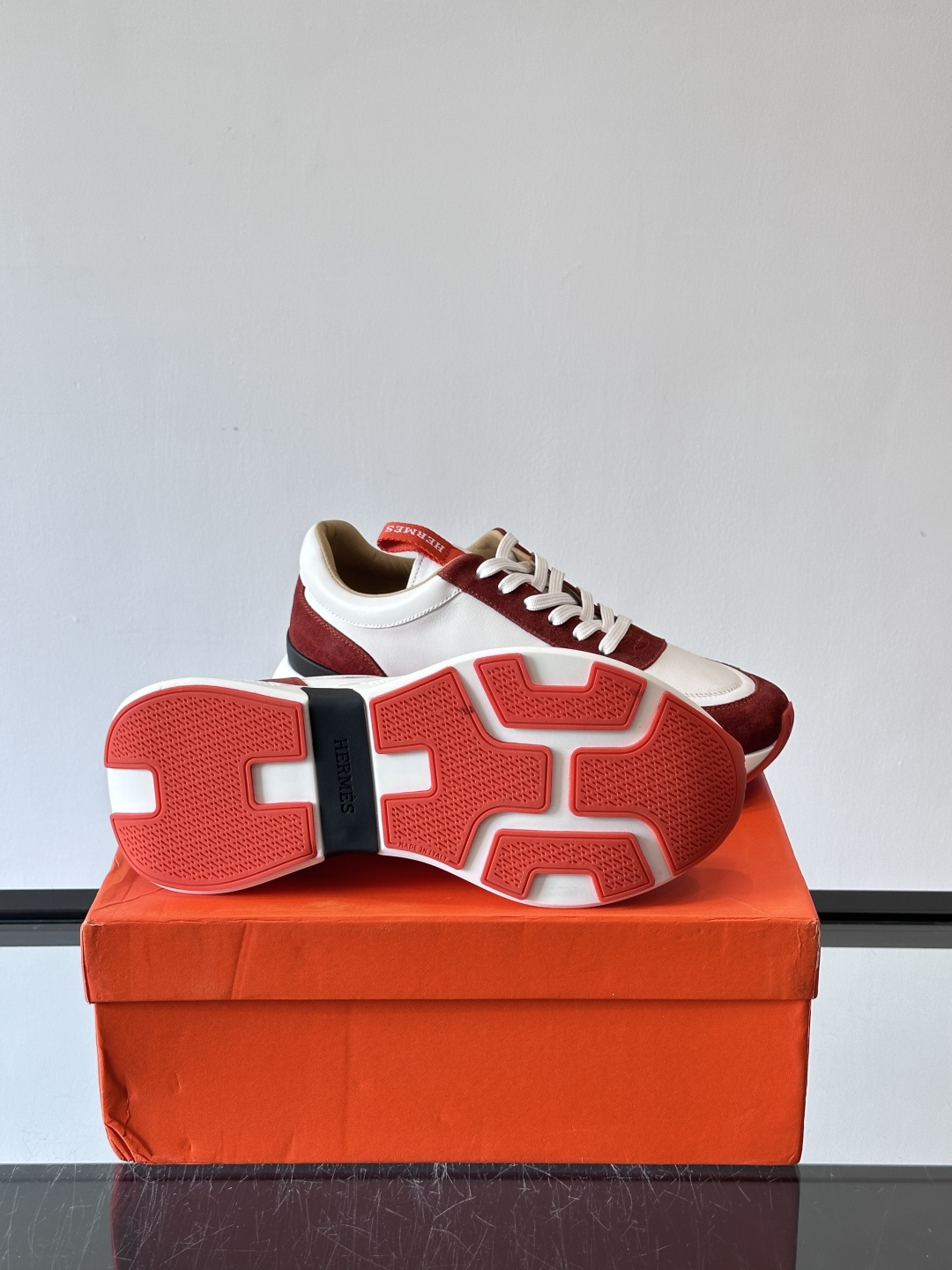 ◾️▫️H爱马仕运动鞋，鞋面小牛皮拼接打造，进口材质，质感十足，轻盈鞋底装饰撞色图案，打造百搭时尚风格。