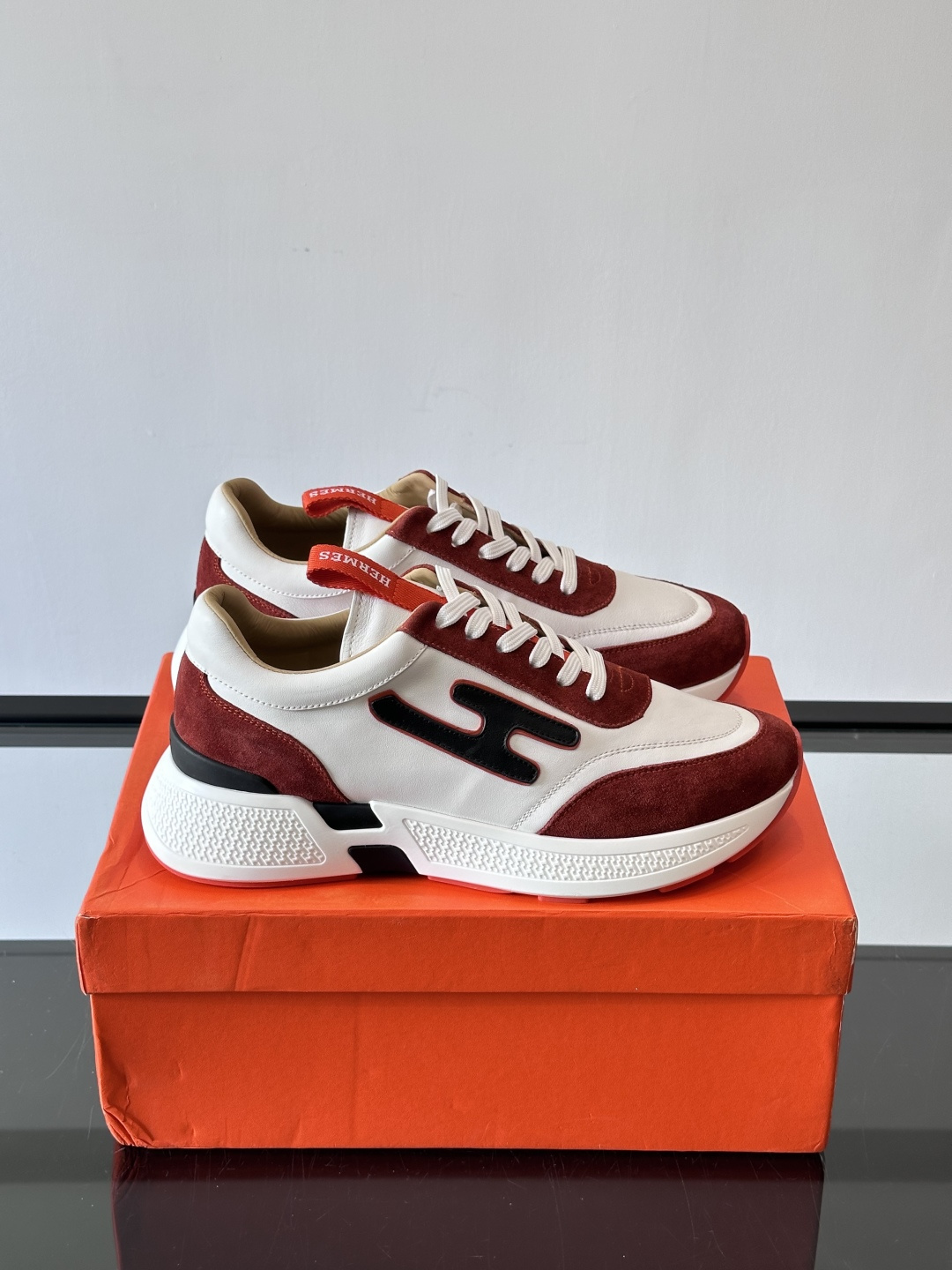 ◾️▫️H爱马仕运动鞋，鞋面小牛皮拼接打造，进口材质，质感十足，轻盈鞋底装饰撞色图案，打造百搭时尚风格。