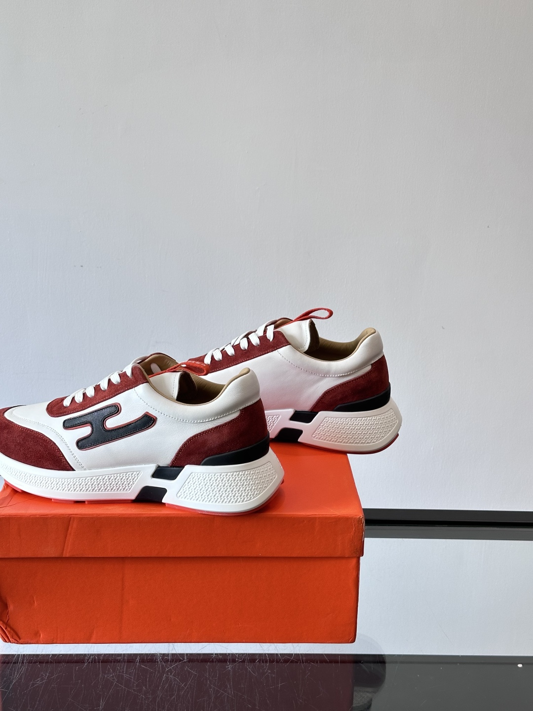 ◾️▫️H爱马仕运动鞋，鞋面小牛皮拼接打造，进口材质，质感十足，轻盈鞋底装饰撞色图案，打造百搭时尚风格。