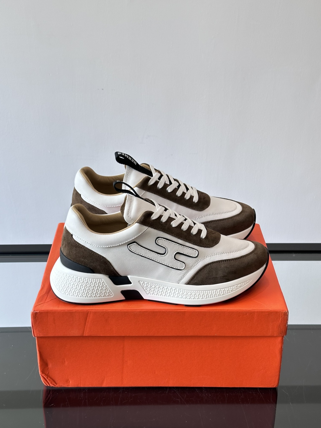 NO:552896,H Hermès sneakers, the upper is made of calfskin, imported materials, full of texture, the lightweight sole is decorated with contrasting patterns, creating a versatile fashion style. .Size39-44 (customized at 38.35), Hermès casual shoes, hermes, sneakers, cowhide19860909H爱马仕运动鞋,鞋面小牛皮拼接打造,进口材质,质感十足,轻盈鞋底装饰撞色图案,打造百搭时尚风格. .Size39-44（38.35定制）,爱马仕 休闲鞋,hermes,sneakers,cowhide,Men's shoes