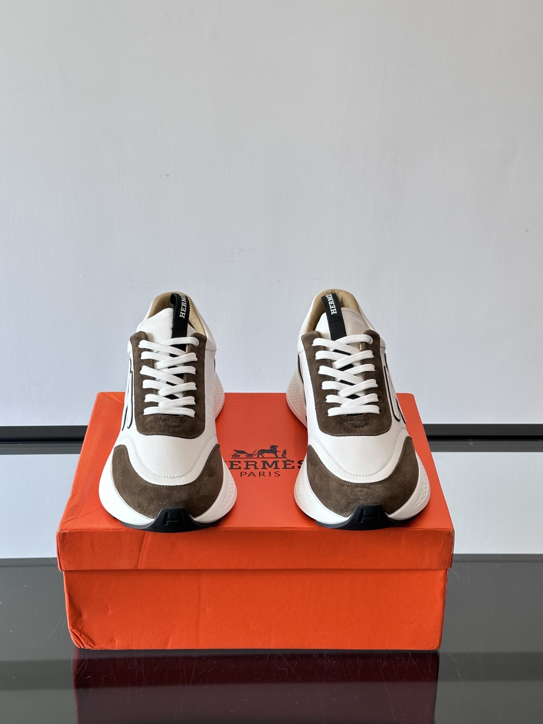 ◾️▫️H爱马仕运动鞋，鞋面小牛皮拼接打造，进口材质，质感十足，轻盈鞋底装饰撞色图案，打造百搭时尚风格。