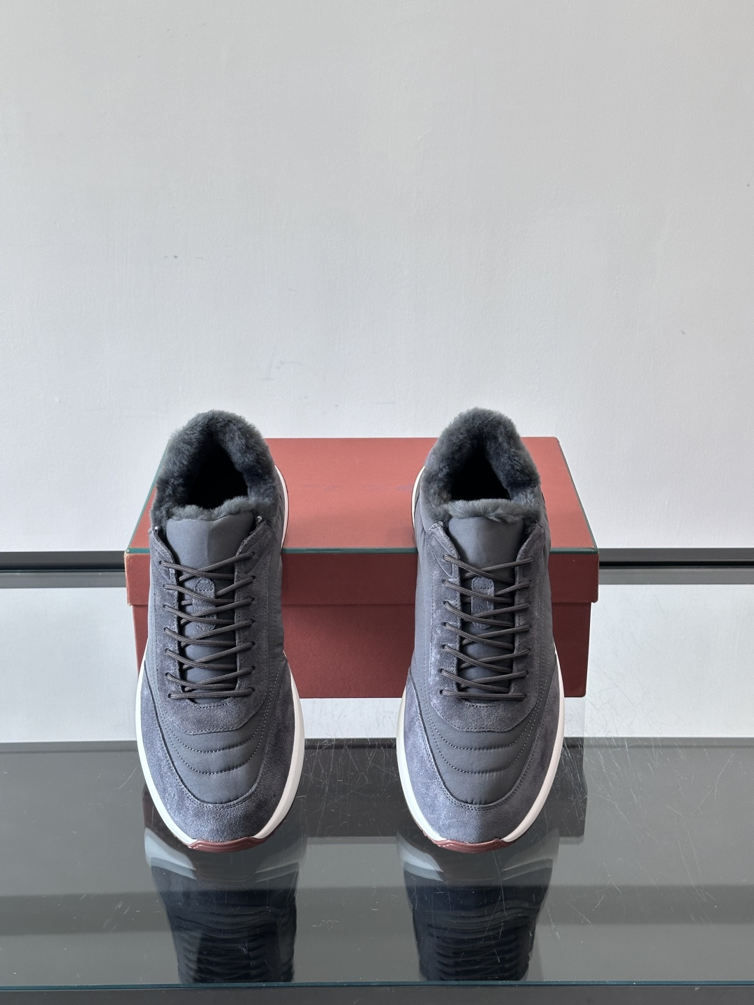 Loro Piana小众诺优翩雅经典款慢跑鞋，加绒内里。情侣款系带休闲鞋运动鞋，高品质轻便舒适面料，户外