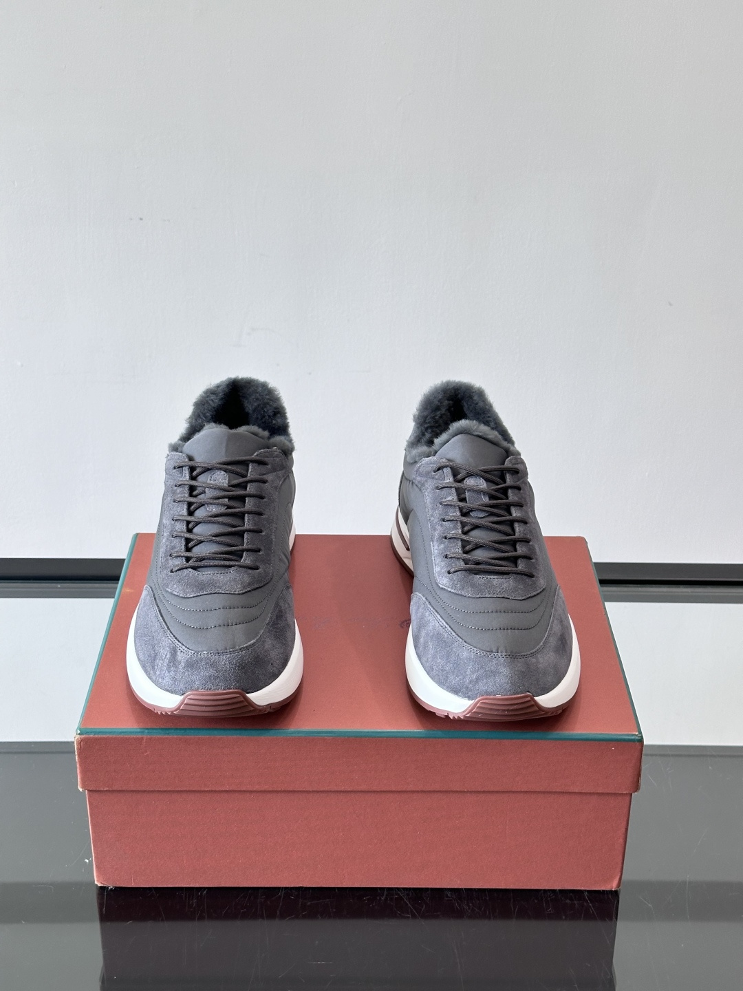 Loro Piana小众诺优翩雅经典款慢跑鞋，加绒内里。情侣款系带休闲鞋运动鞋，高品质轻便舒适面料，户外